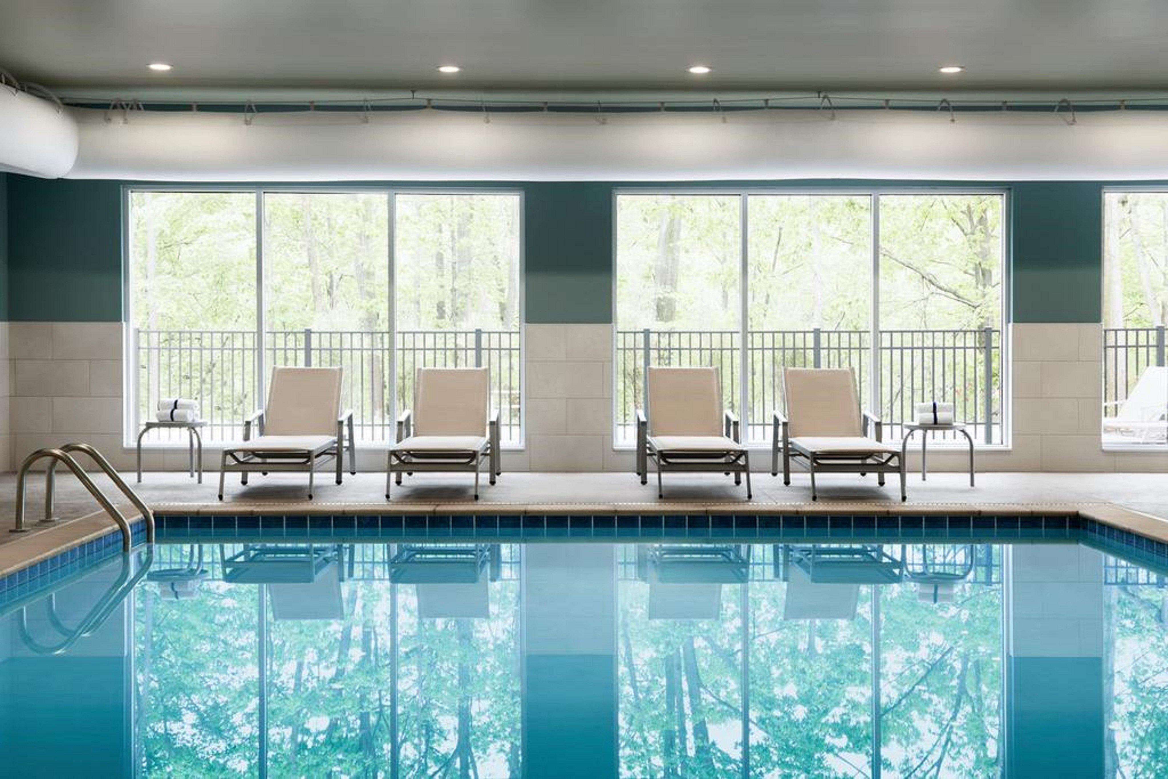 Vista Piscina Holiday Inn Express And Suites Watertown by IHG