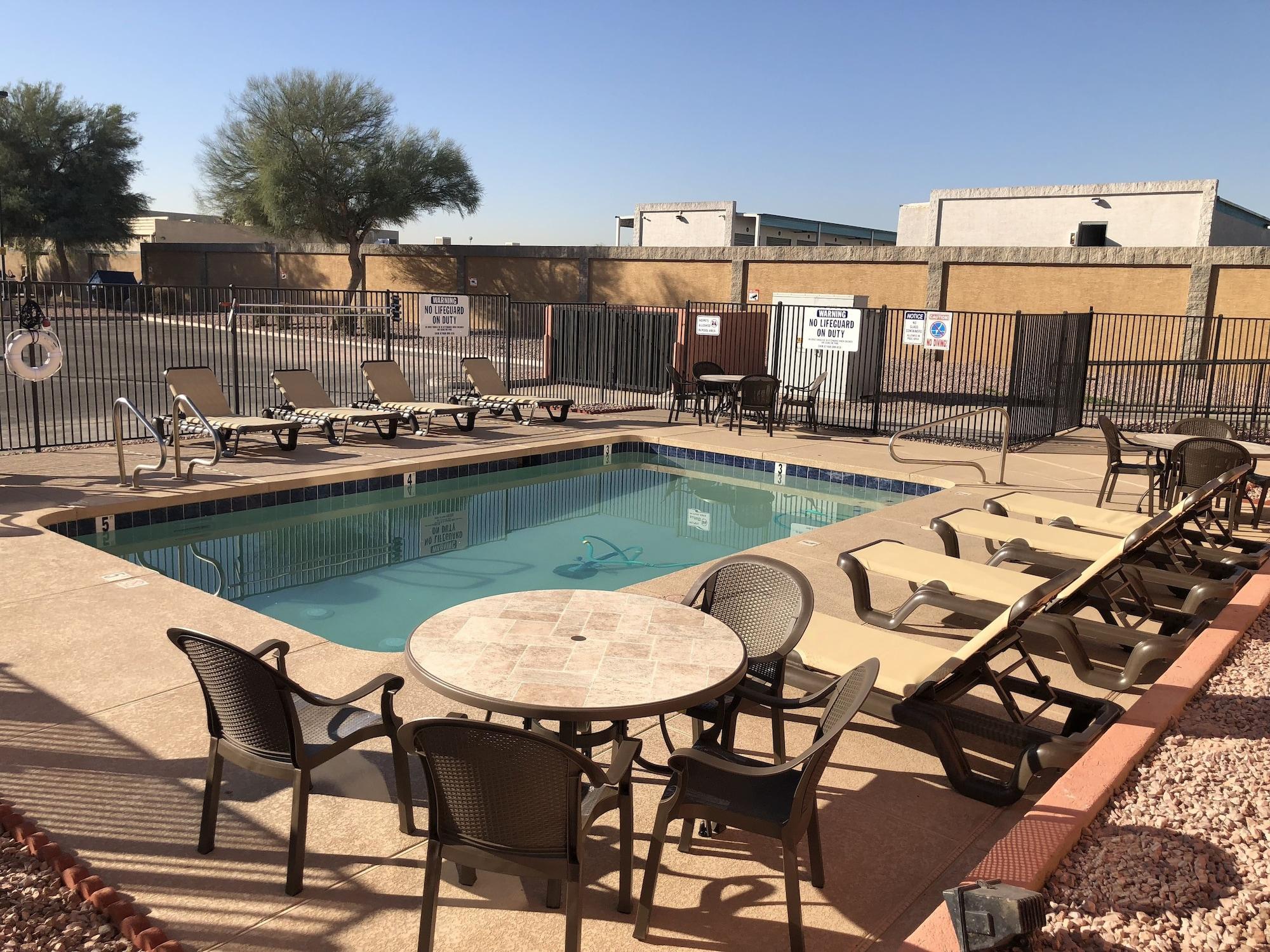 Vista Piscina Baymont by Wyndham Phoenix I-10 near 51st Ave