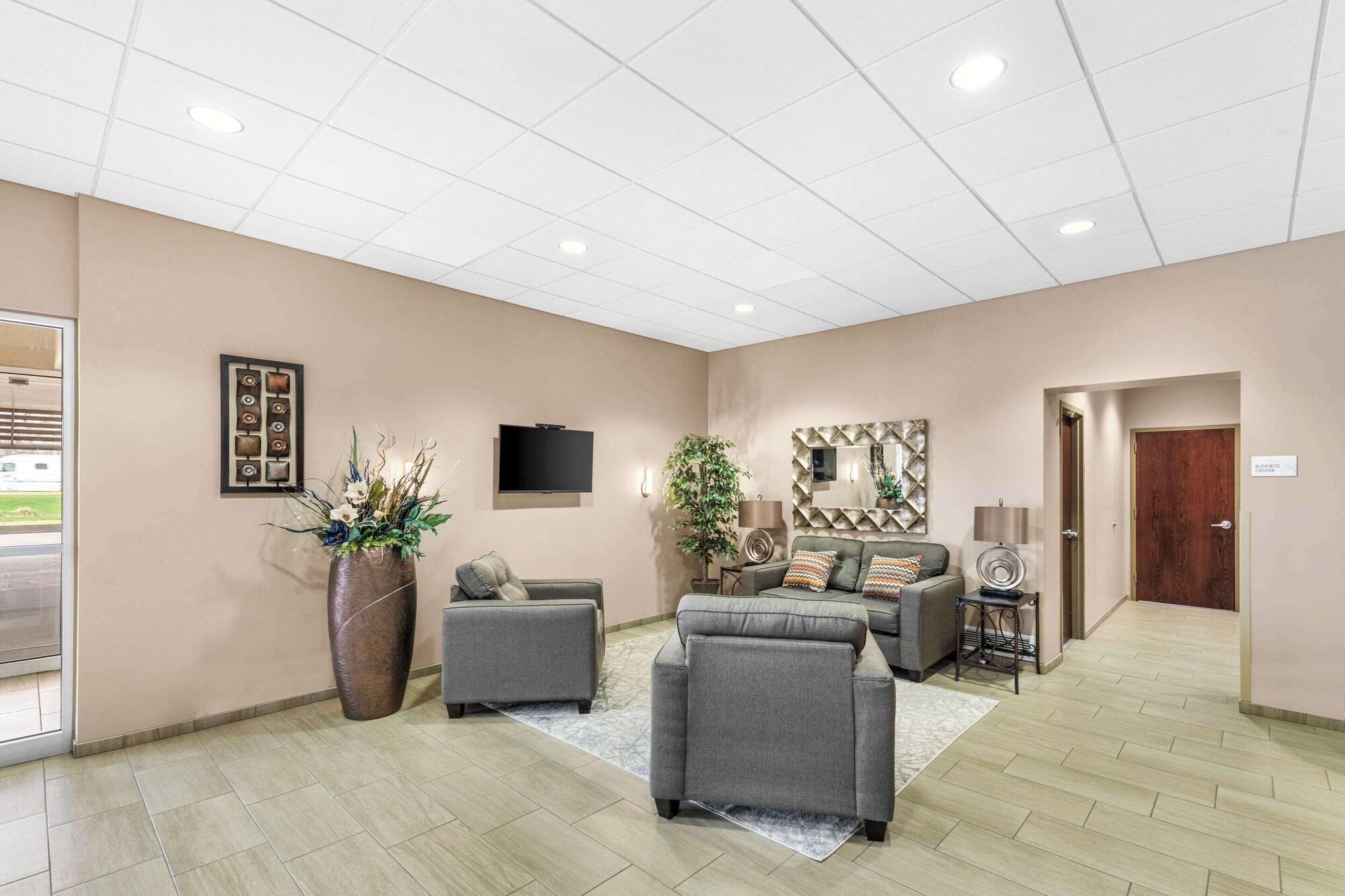 Vista Lobby Quality Inn & Suites Columbus