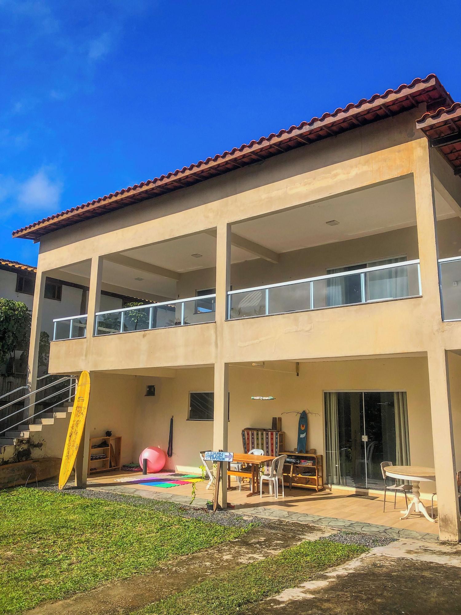 Vista Exterior Surf Stop Hostel