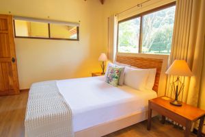 Renta Vacacional - Villa Del Sol, steps to Dominical Beach with Private Pool!