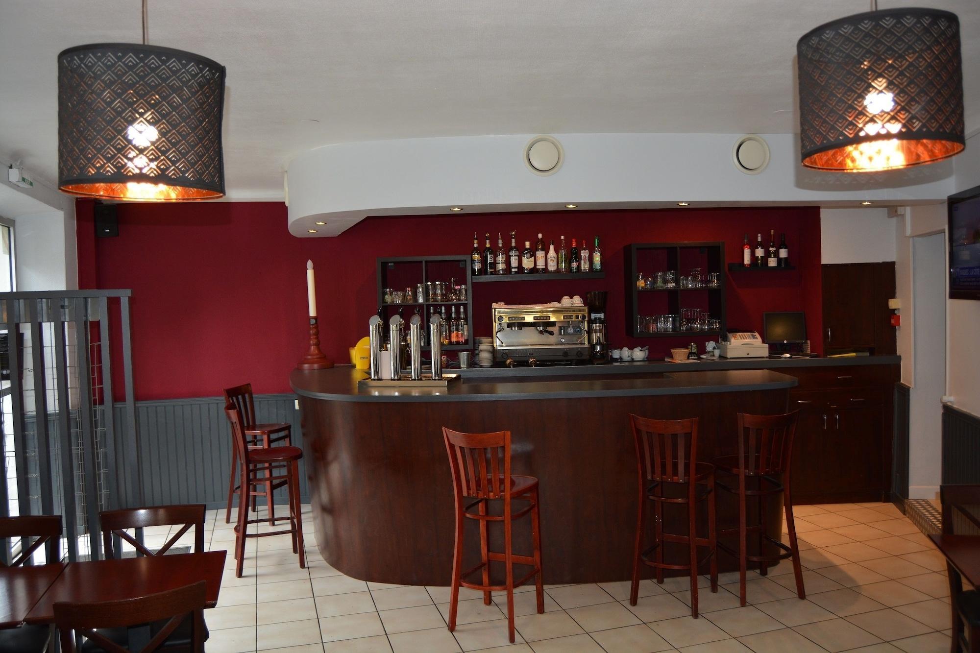 Bar/Salón Le Charleston Hotel