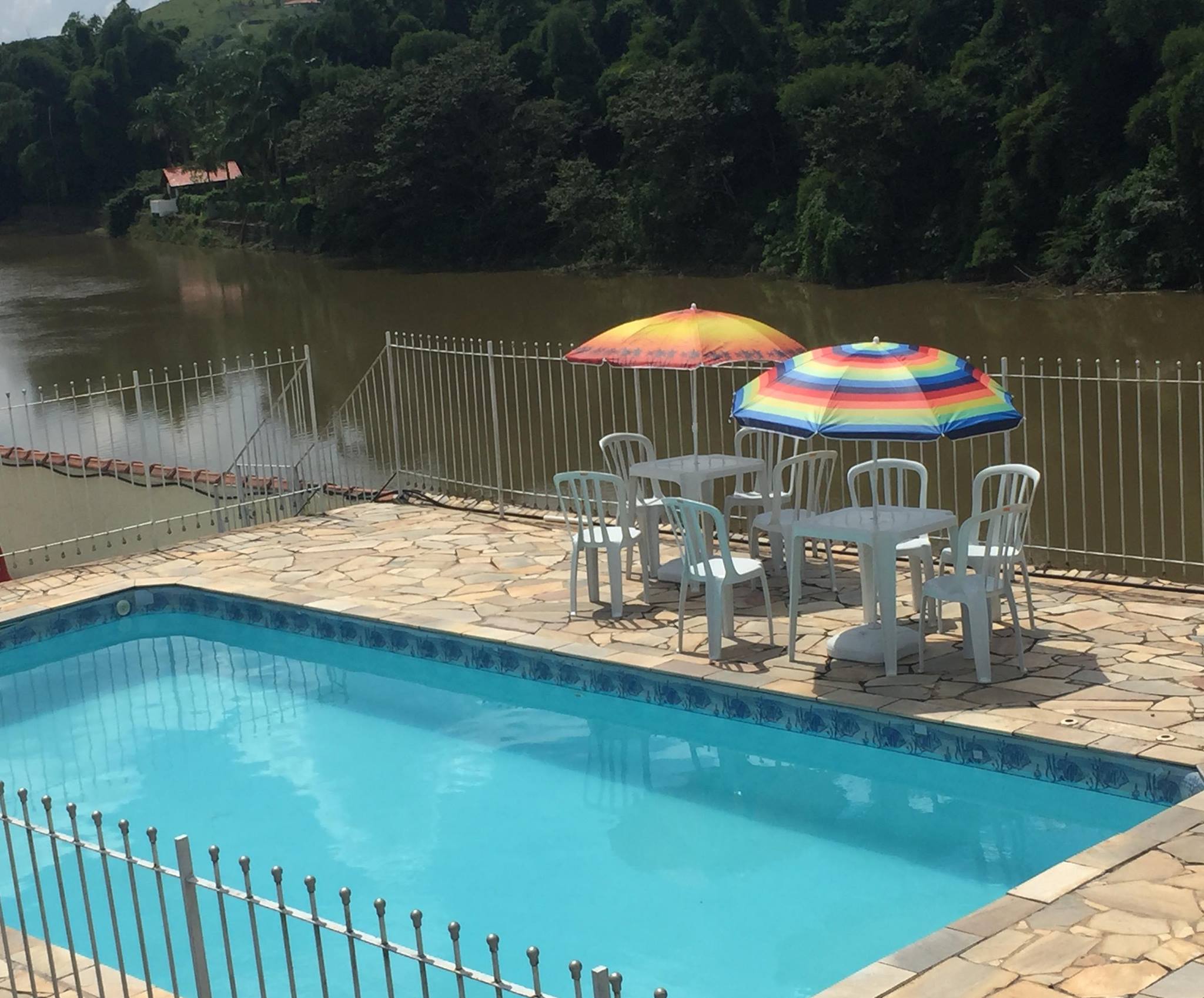 Vista Piscina Pousada Guararema
