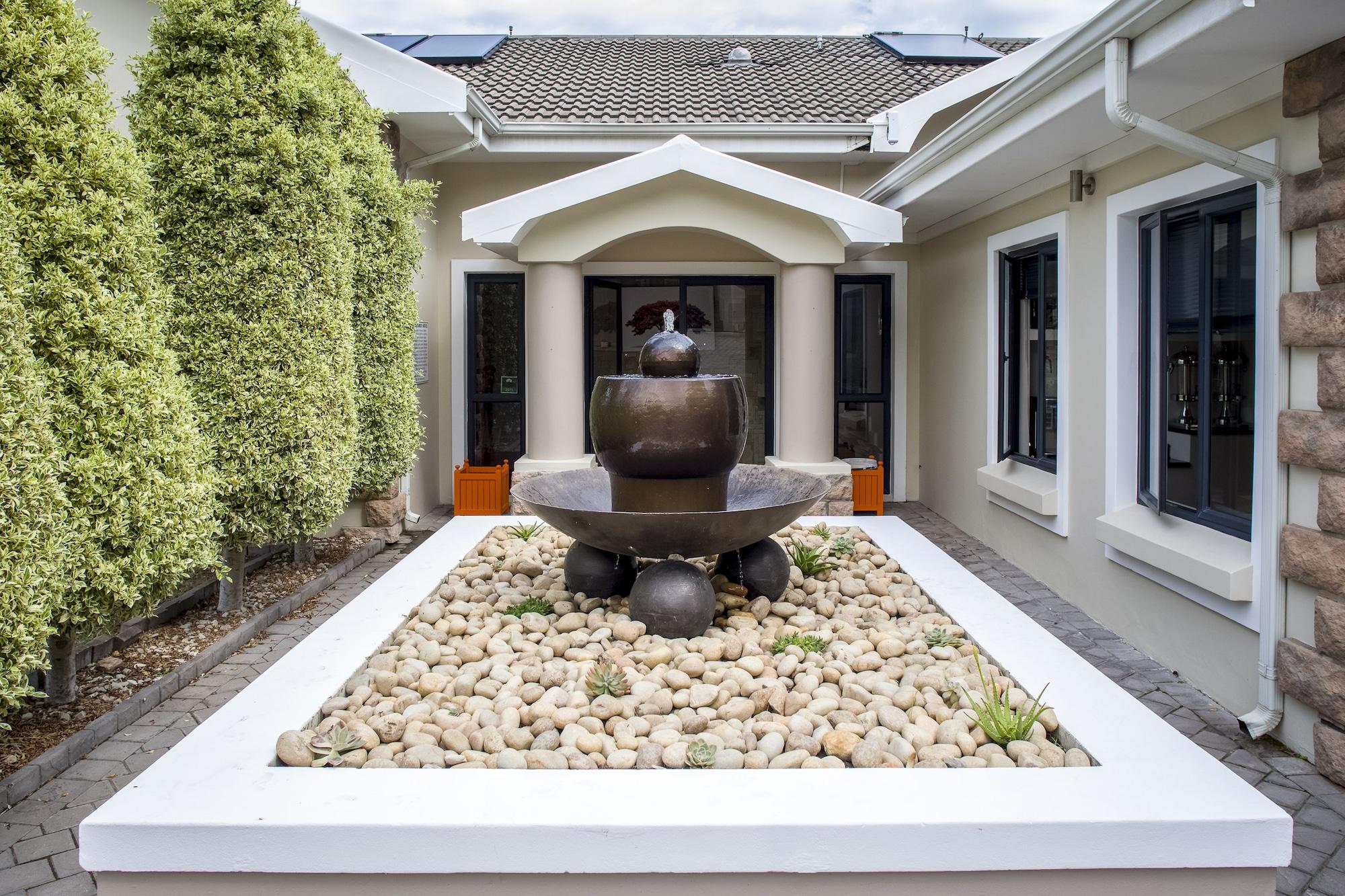 Vista Exterior Orange Inn Knysna