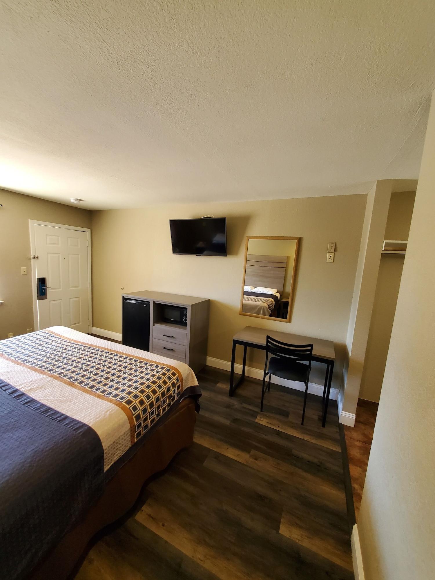 Varios River Inn Motel