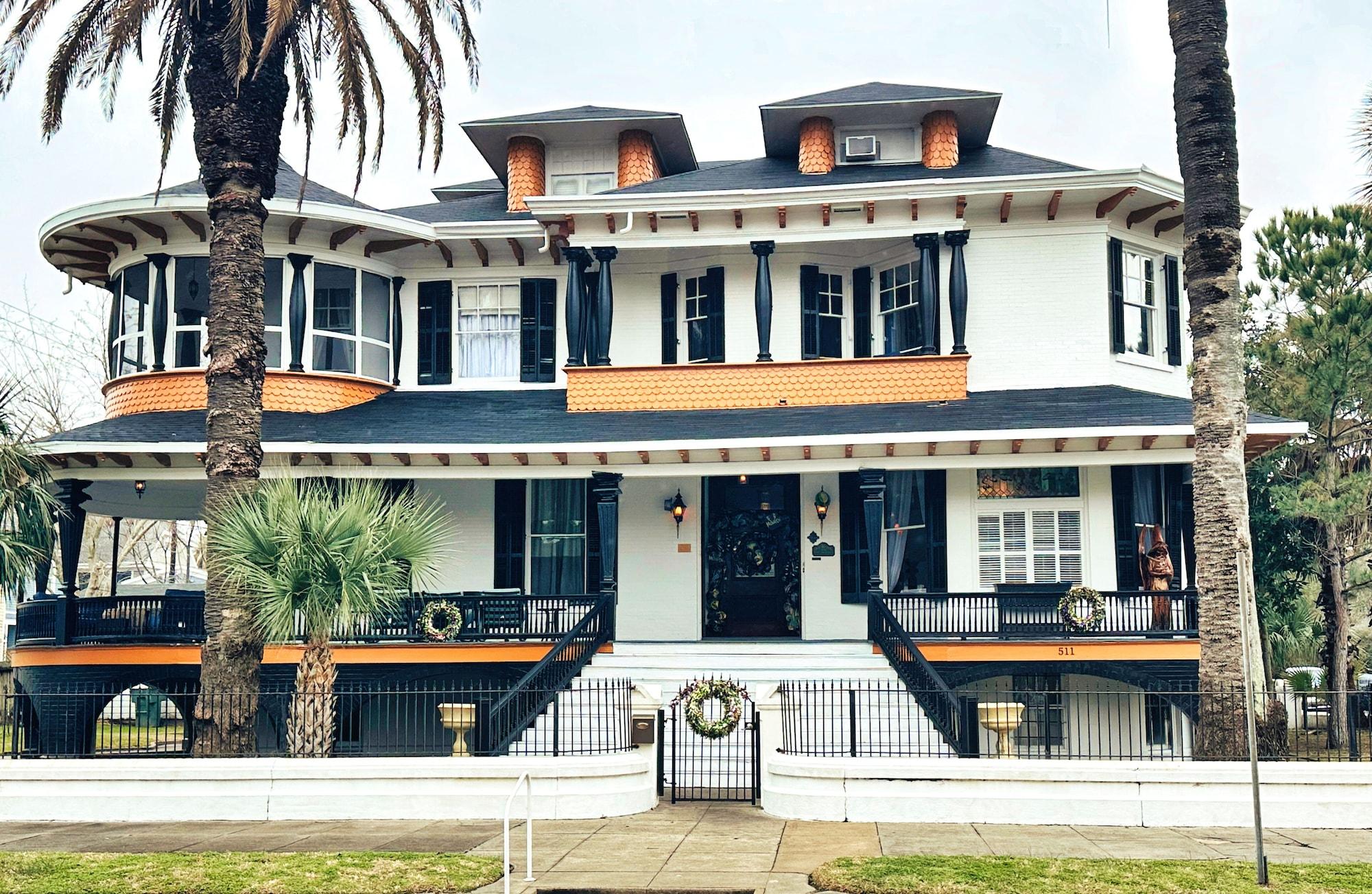 Varios The Mansion on 17th