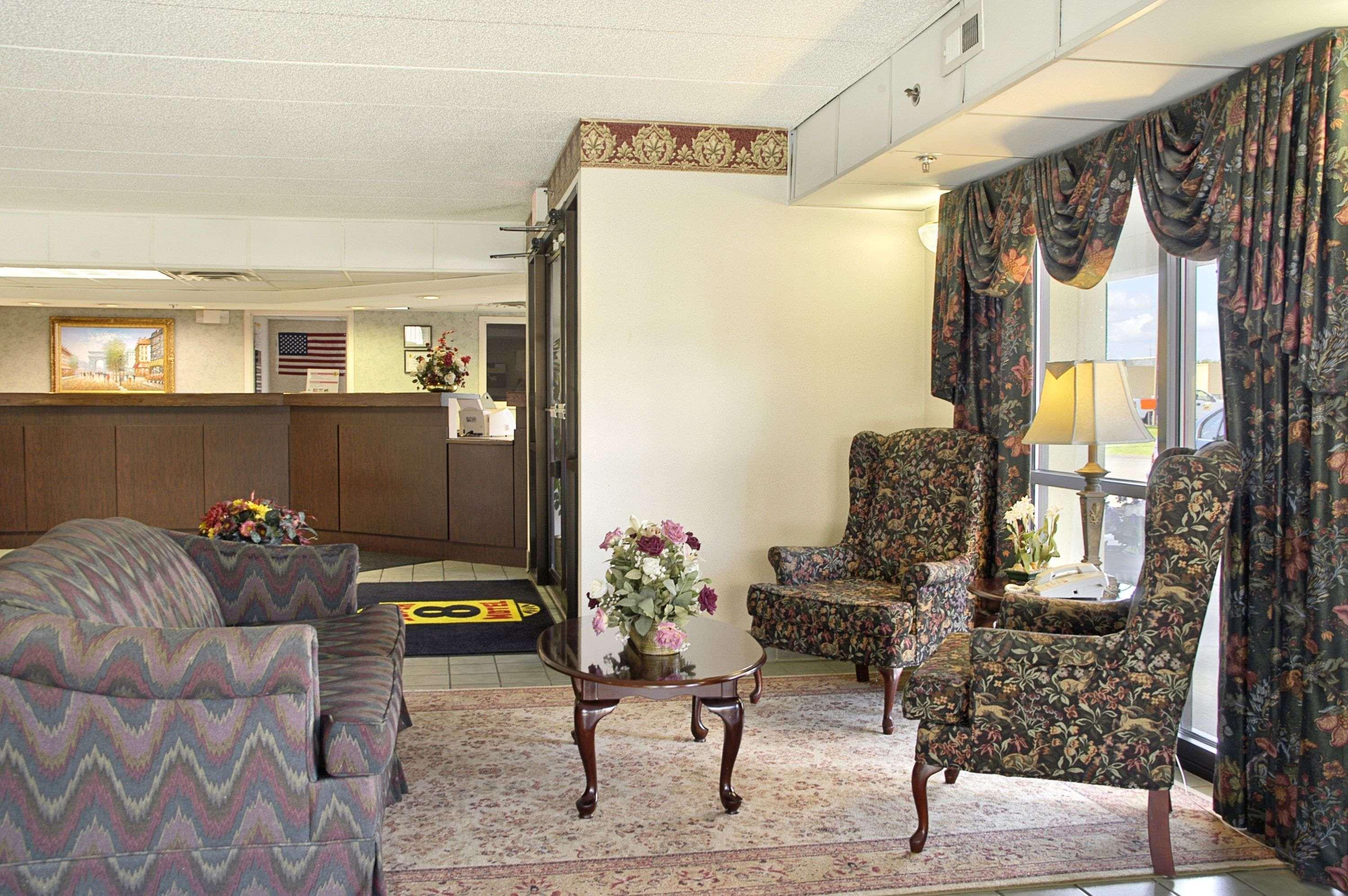 Vista Lobby Super 8 by Wyndham Ruther Glen Kings Dominion Area