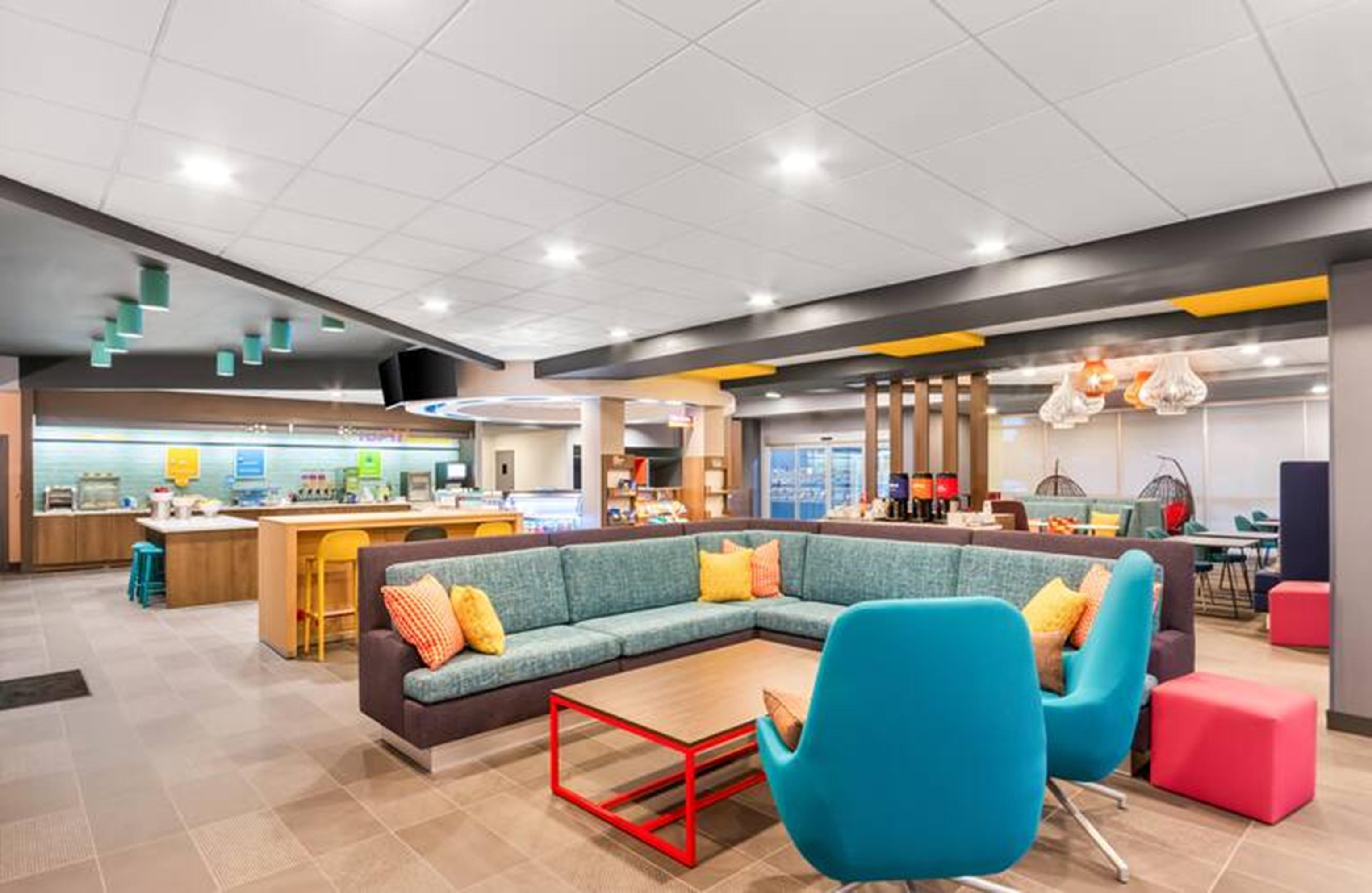 Vista Lobby Tru By Hilton Pensacola I-10 North Davis Highway