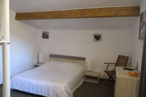 Alquiler Vacacional - Domaine de Saint-Martin, in enclosed park with trees of 1 hectare (42155 Pouilly).