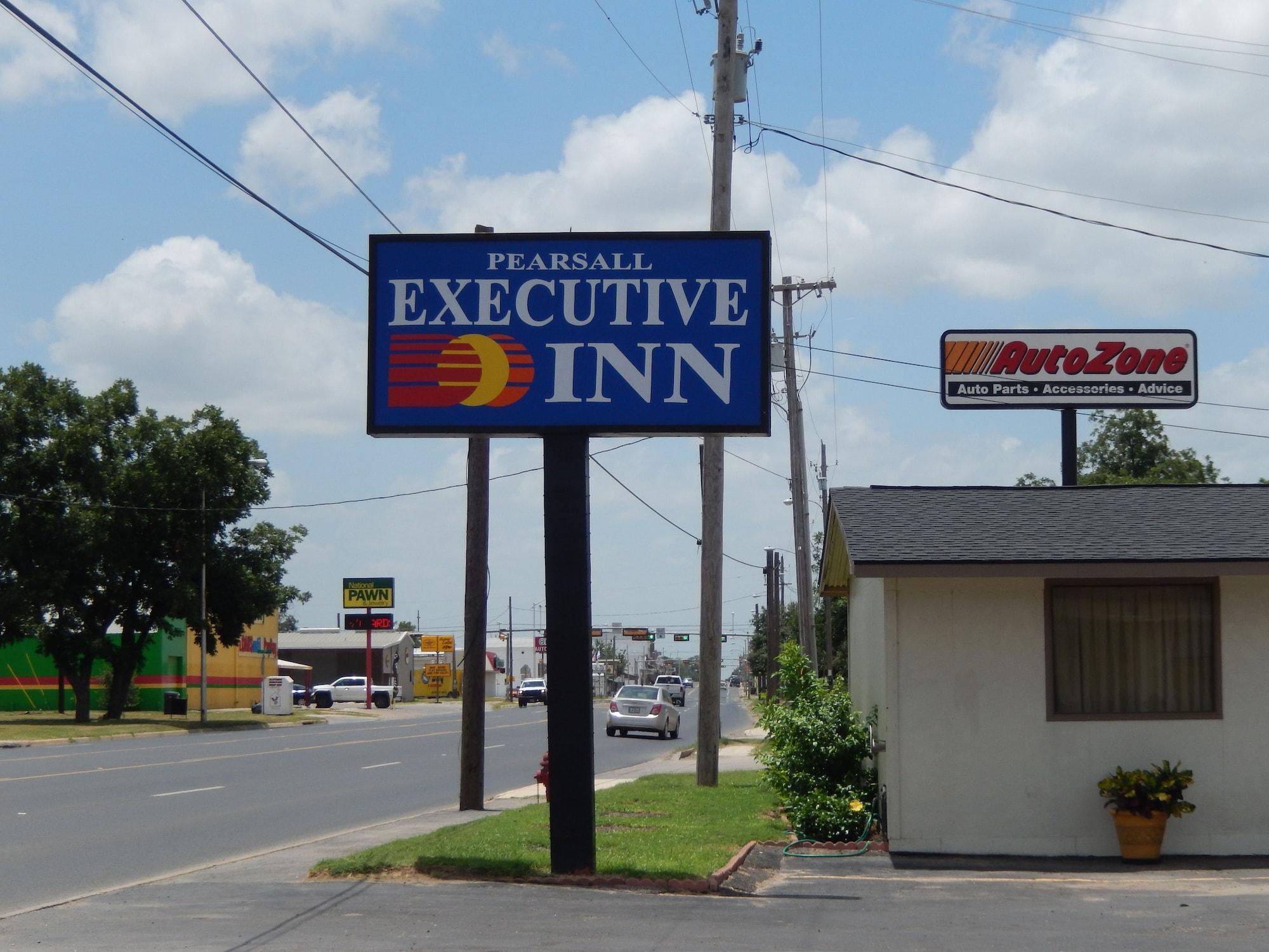 Varios Pearsall Executive Inn