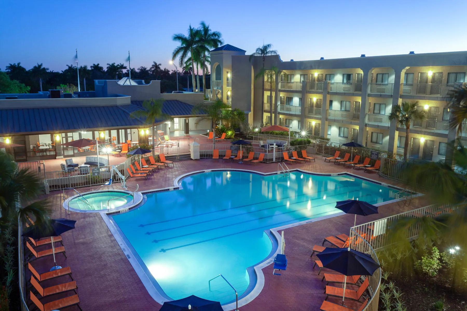 Vista Piscina La Quinta Inn & Suites Fort Myers
