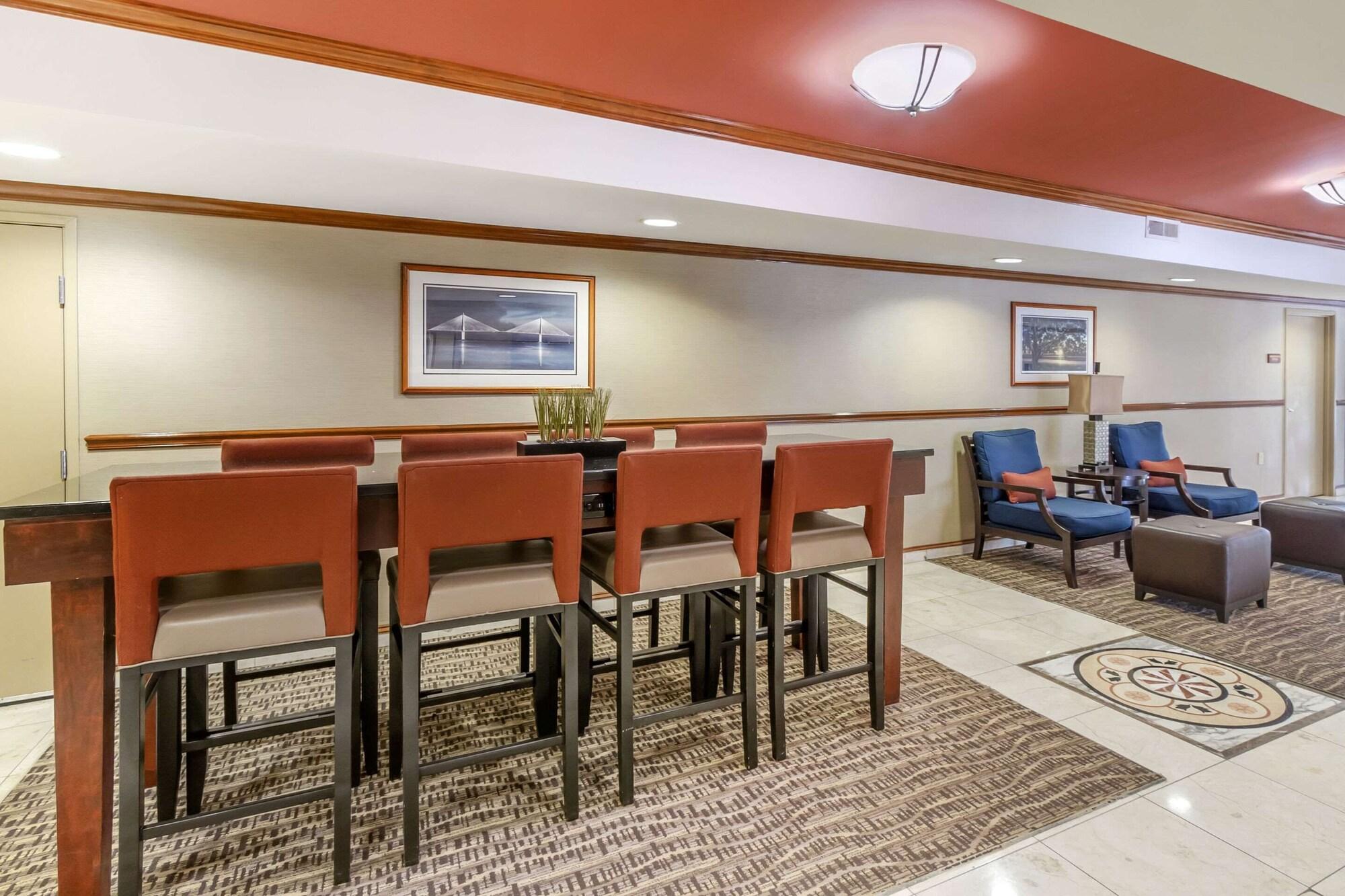 Vista Lobby Comfort Inn & Suites Airport Convention Center
