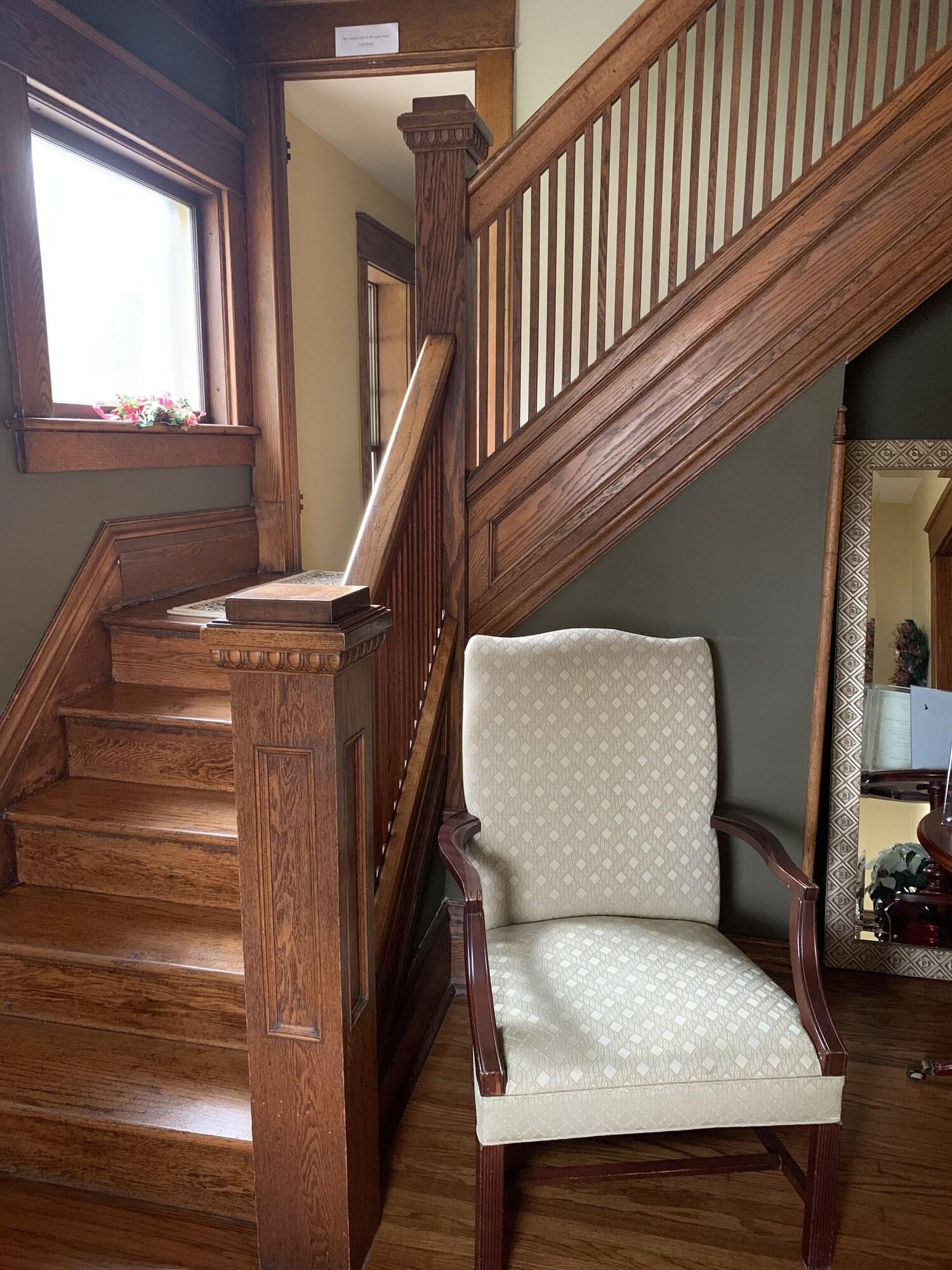 Vista Lobby The Red Coat Bed & Breakfast