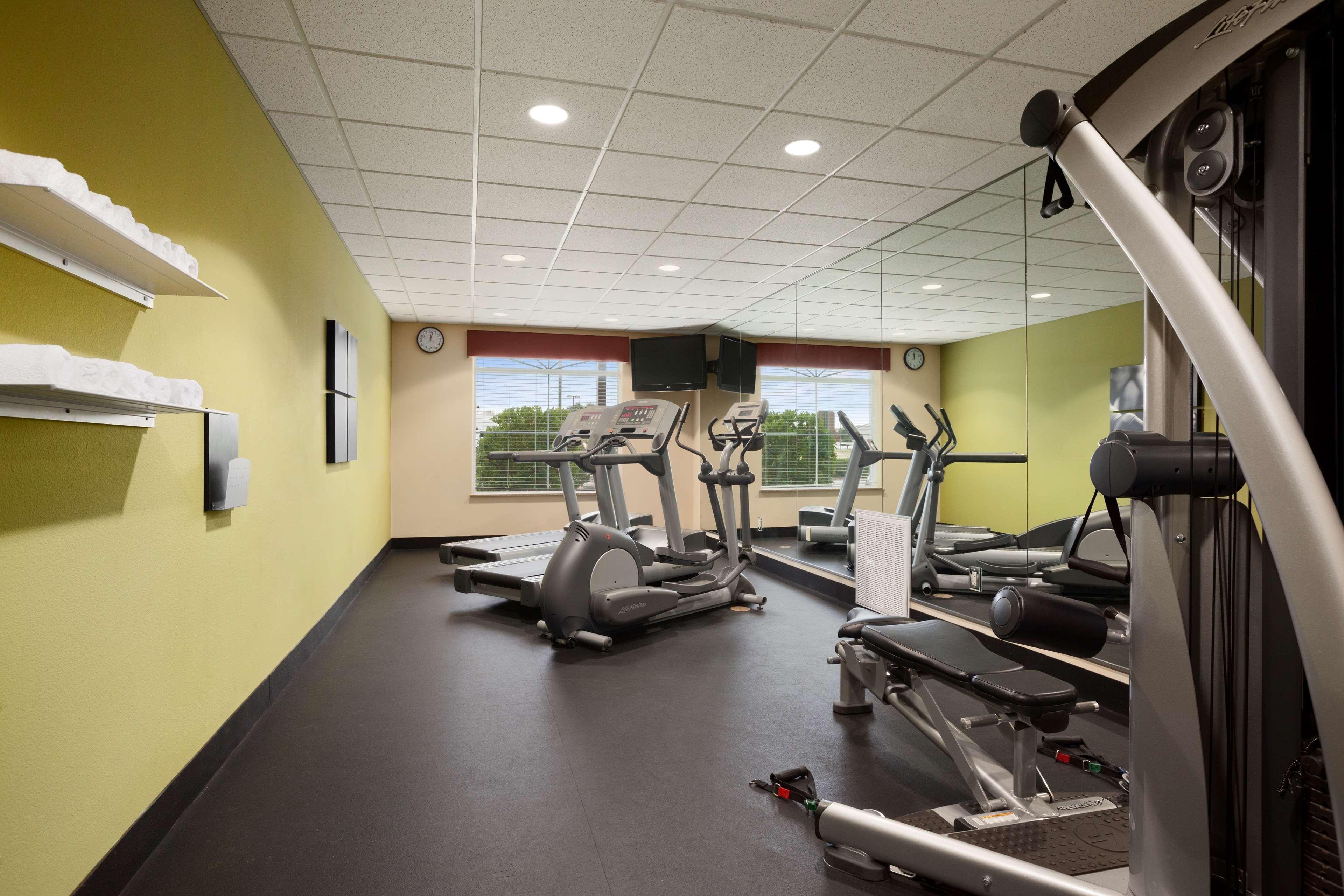 Gimnasio Country Inn & Suites by Radisson, College Station, TX
