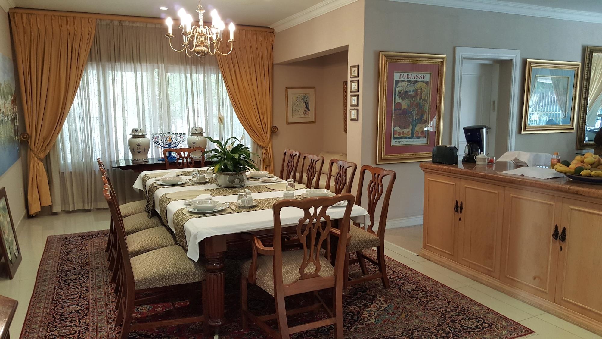 Restaurant Bed and Breakfast on Melrose