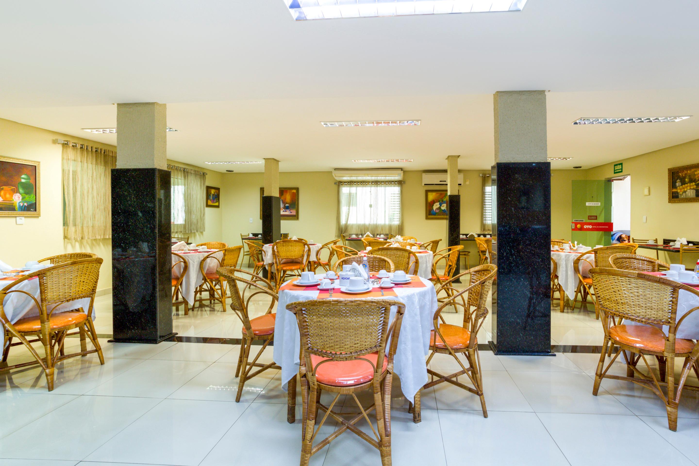 Restaurant OYO Hotel Via Universitária, Anápolis