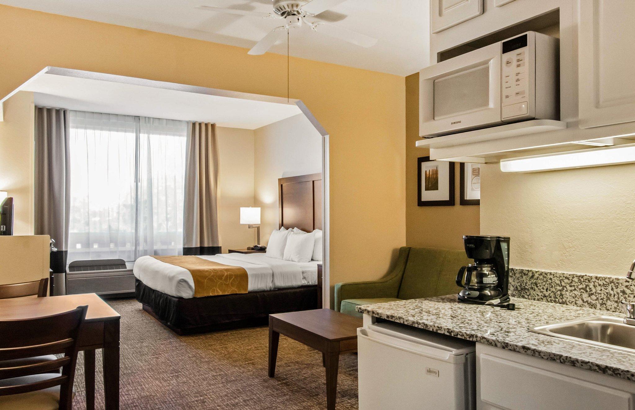 Hotel Comfort Suites Maingate East