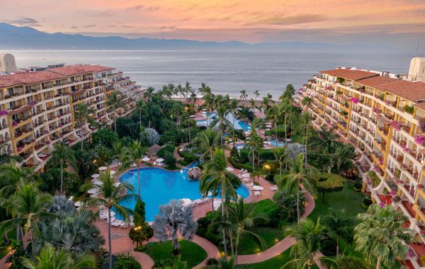 Velas Vallarta Suite Resort - Hoteles cerca de Malecón en Puerto Vallarta