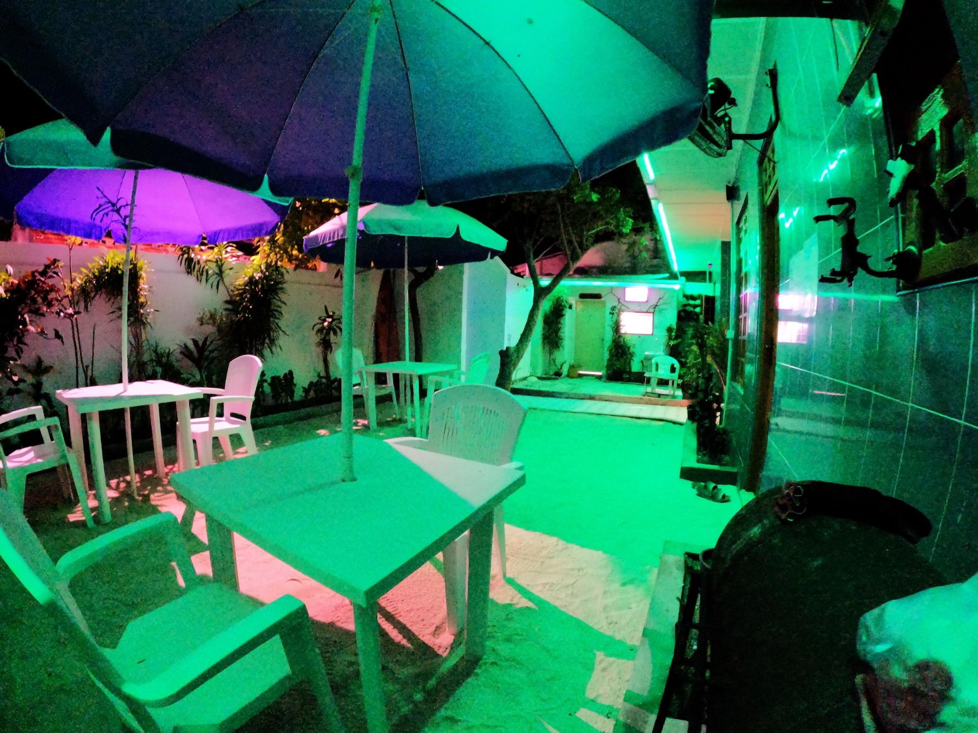 Bar/Salón Adroit Beach Inn