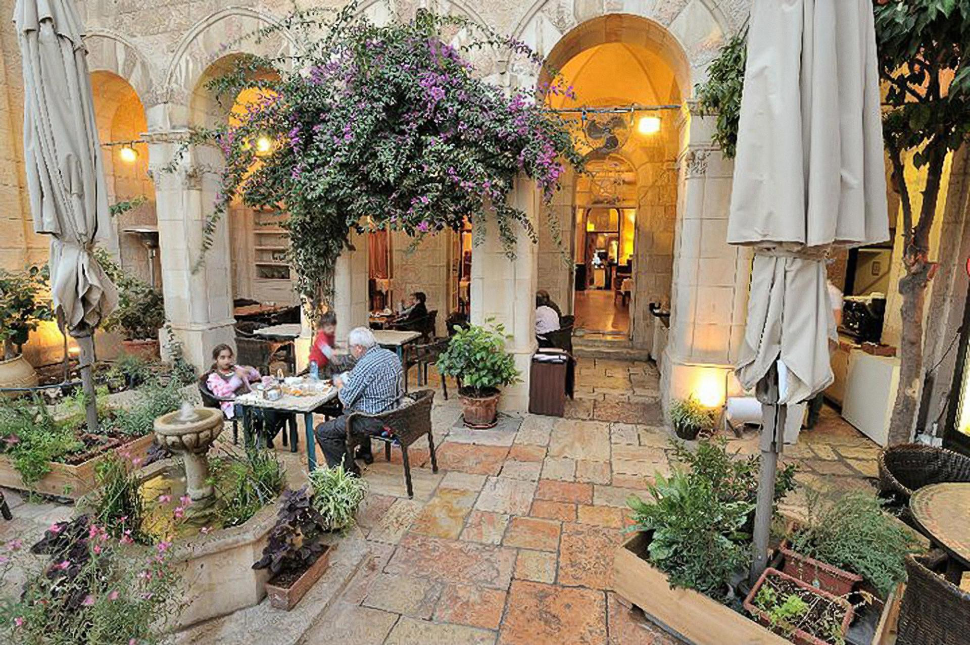 Restaurant YMCA Three Arches Hotel