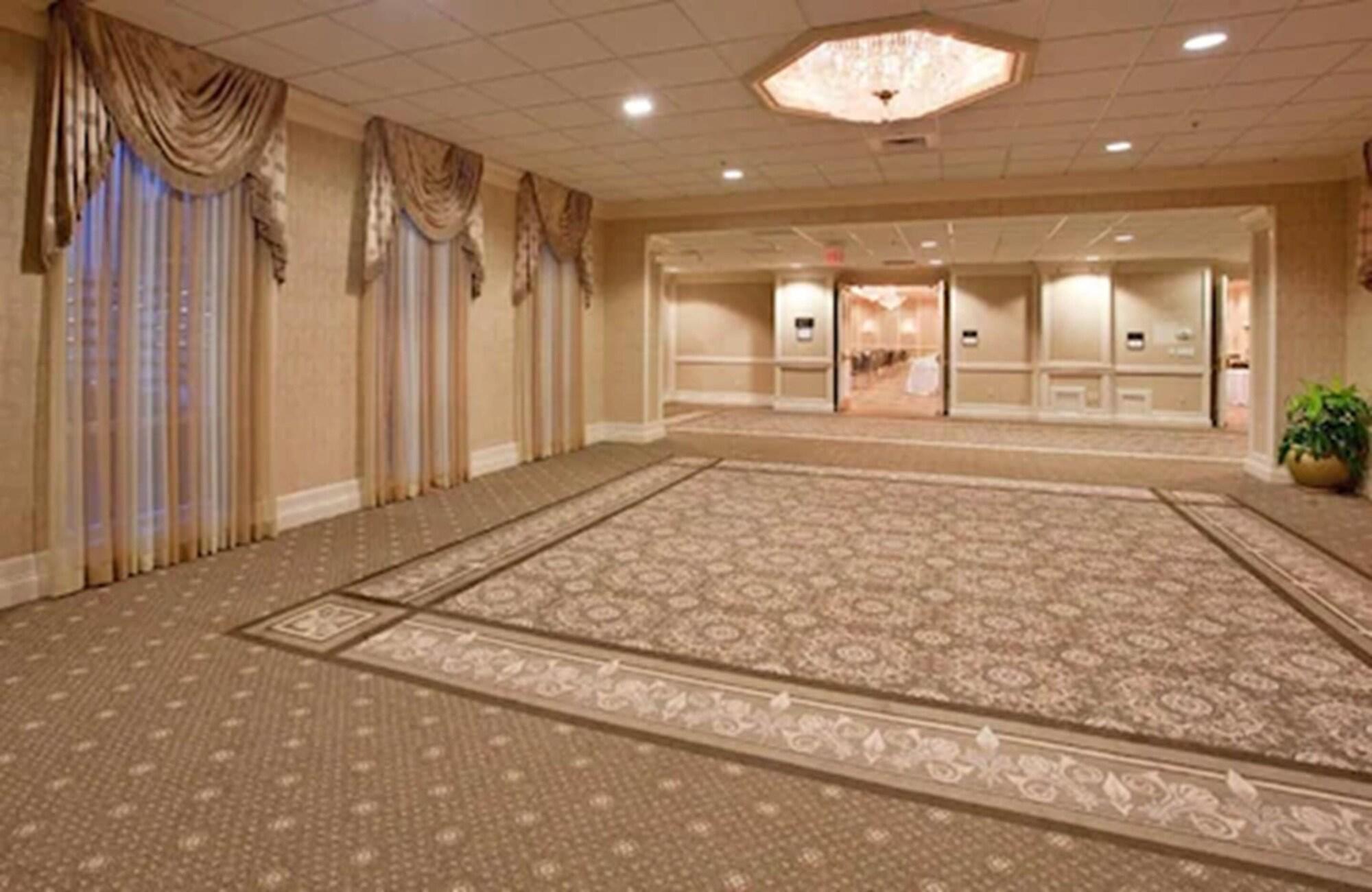 Vista Lobby Clayton Plaza Hotel & Extended Stay