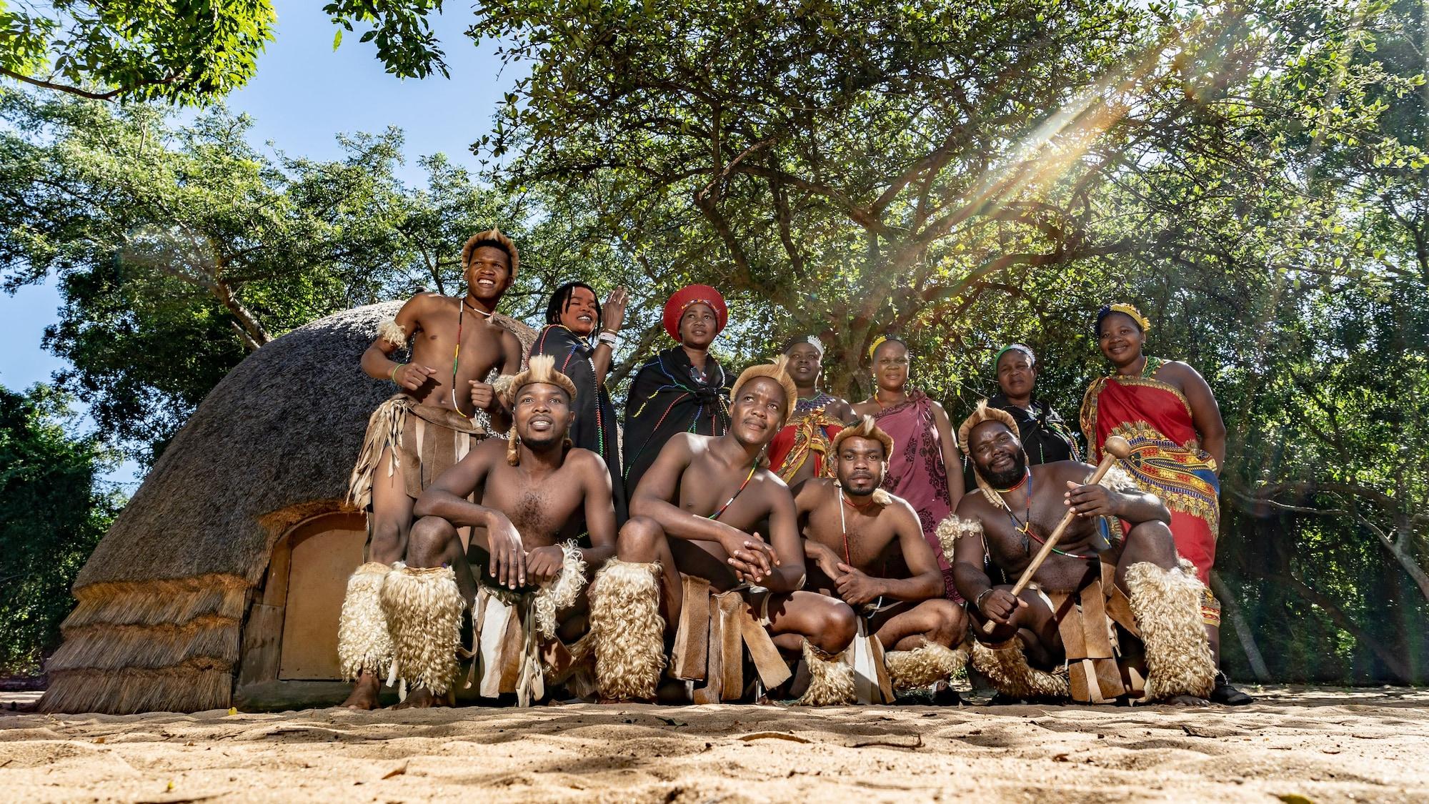 Instalaciones Recreativas Gooderson Dumazulu Lodge & Traditional Village