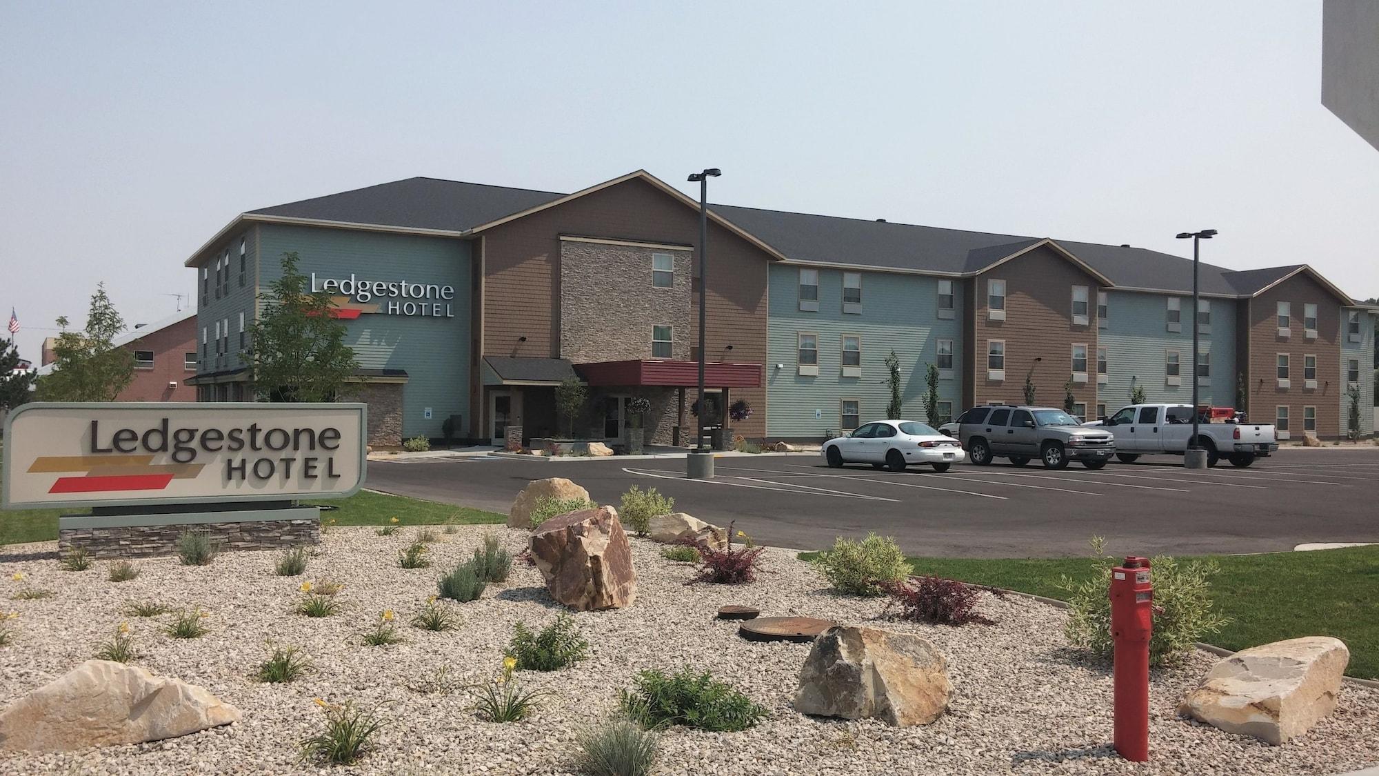 Vista Exterior Ledgestone Suites Hotel Vernal