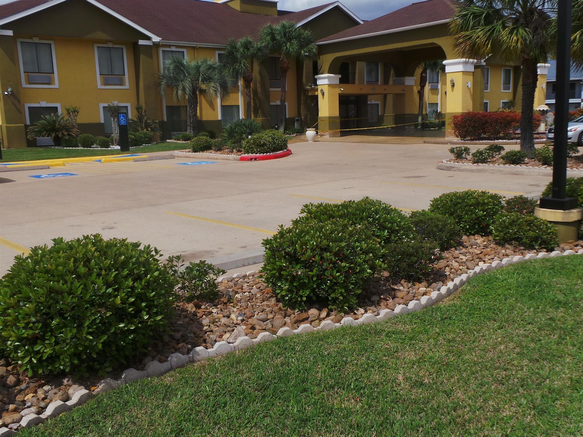 Varios SureStay Plus Hotel by Best Western Alvin