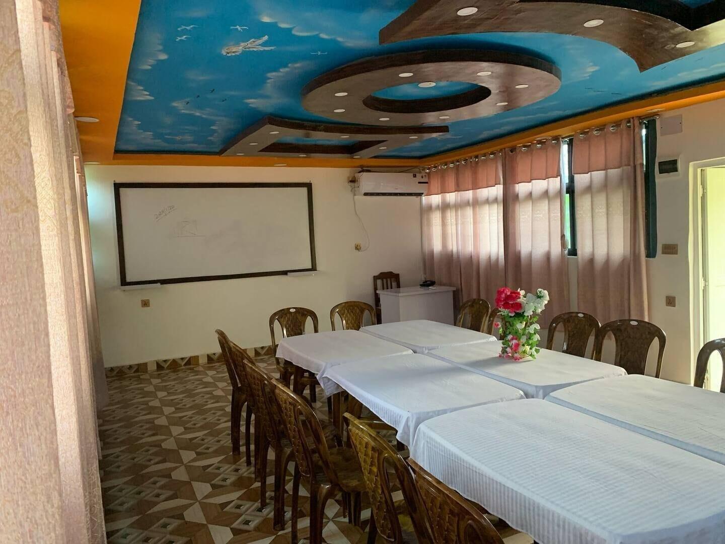 Sala de Reuniones Devchuli Farm House