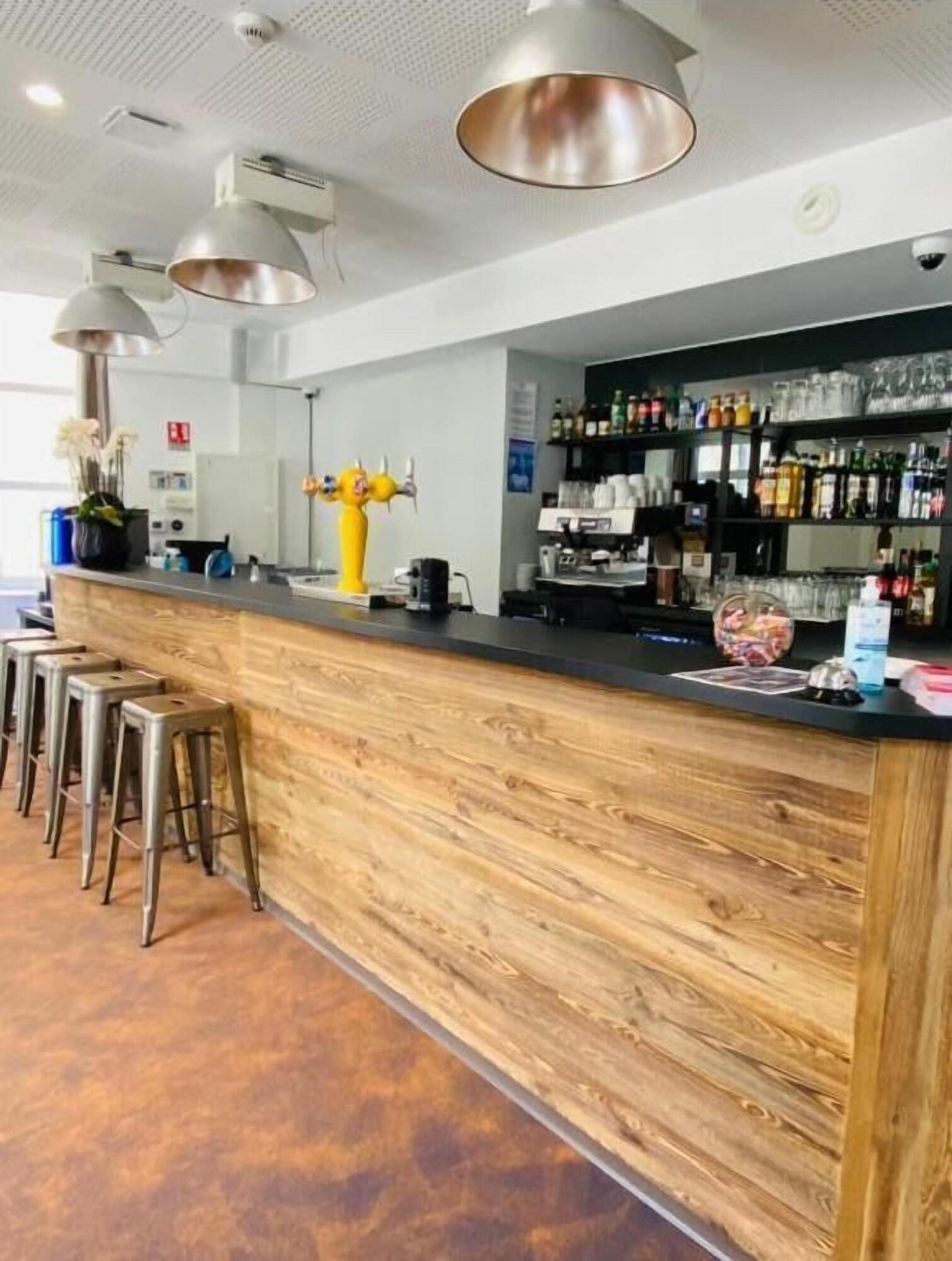 Bar/Salón Hostel Flamingo Nîmes Centre Gare