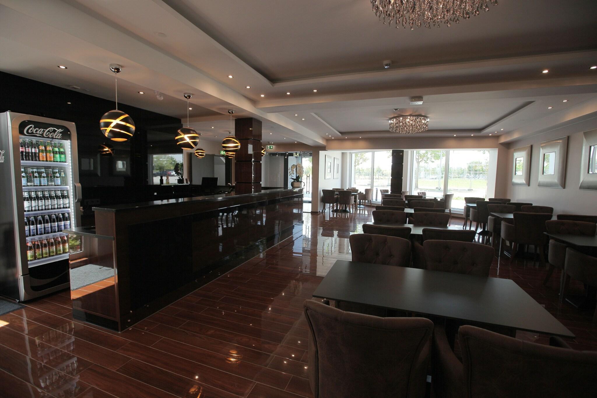 Bar/Salón Hotel Starton am Ingolstadt Village