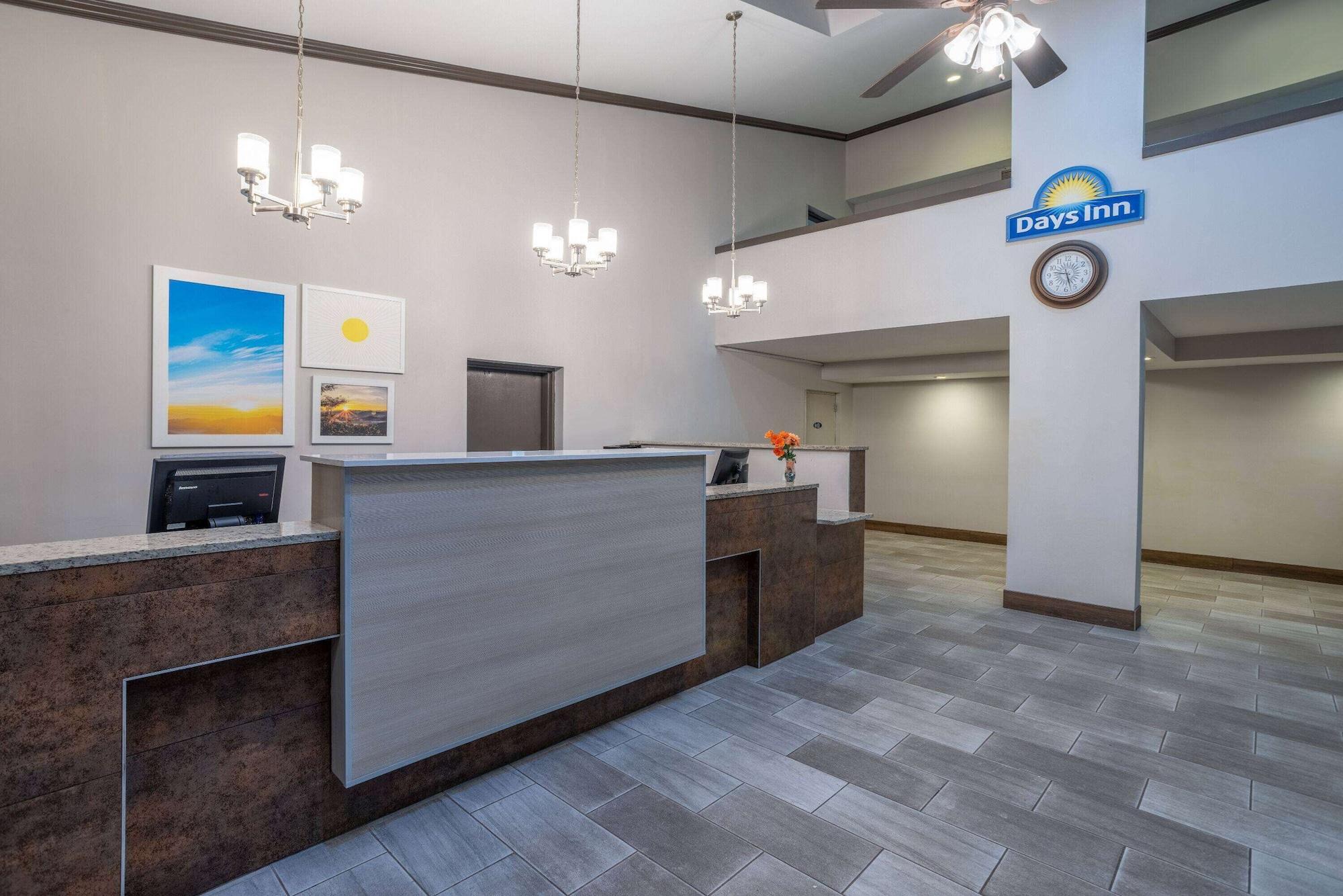 Vista Lobby Days Inn by Wyndham Manassas Battlefield