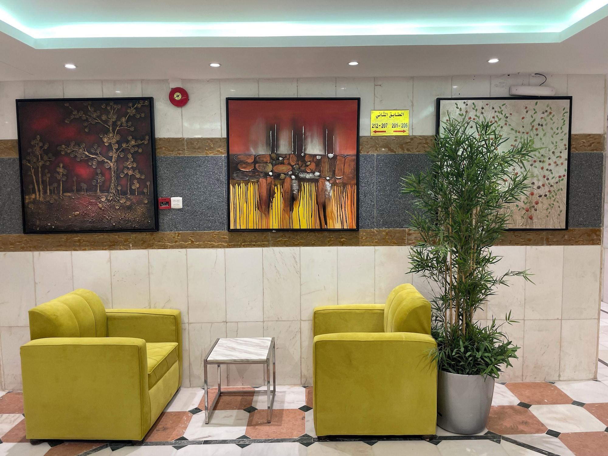 Vista Lobby golden comfort