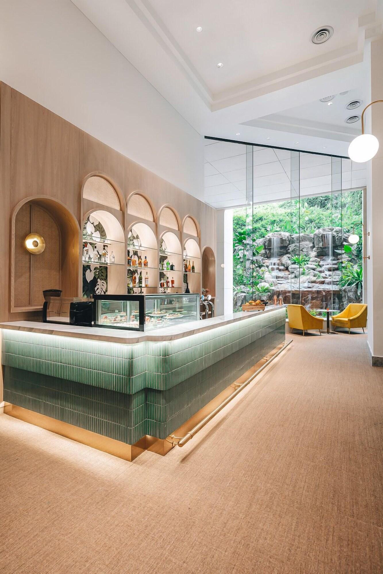 Bar/Salón Furama RiverFront