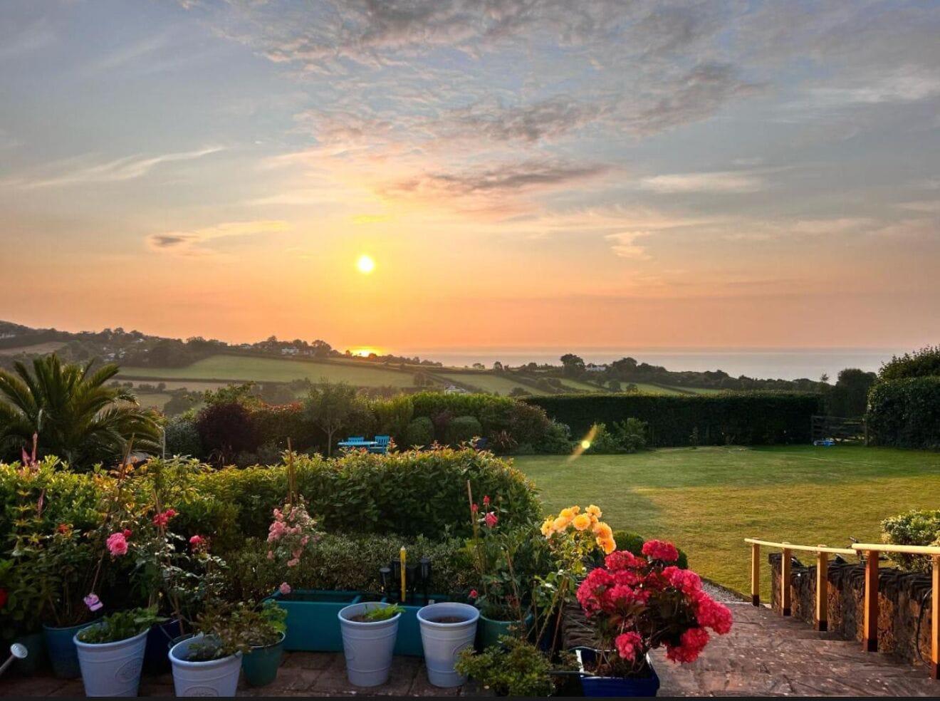 Vista Exterior Halekulani Devon