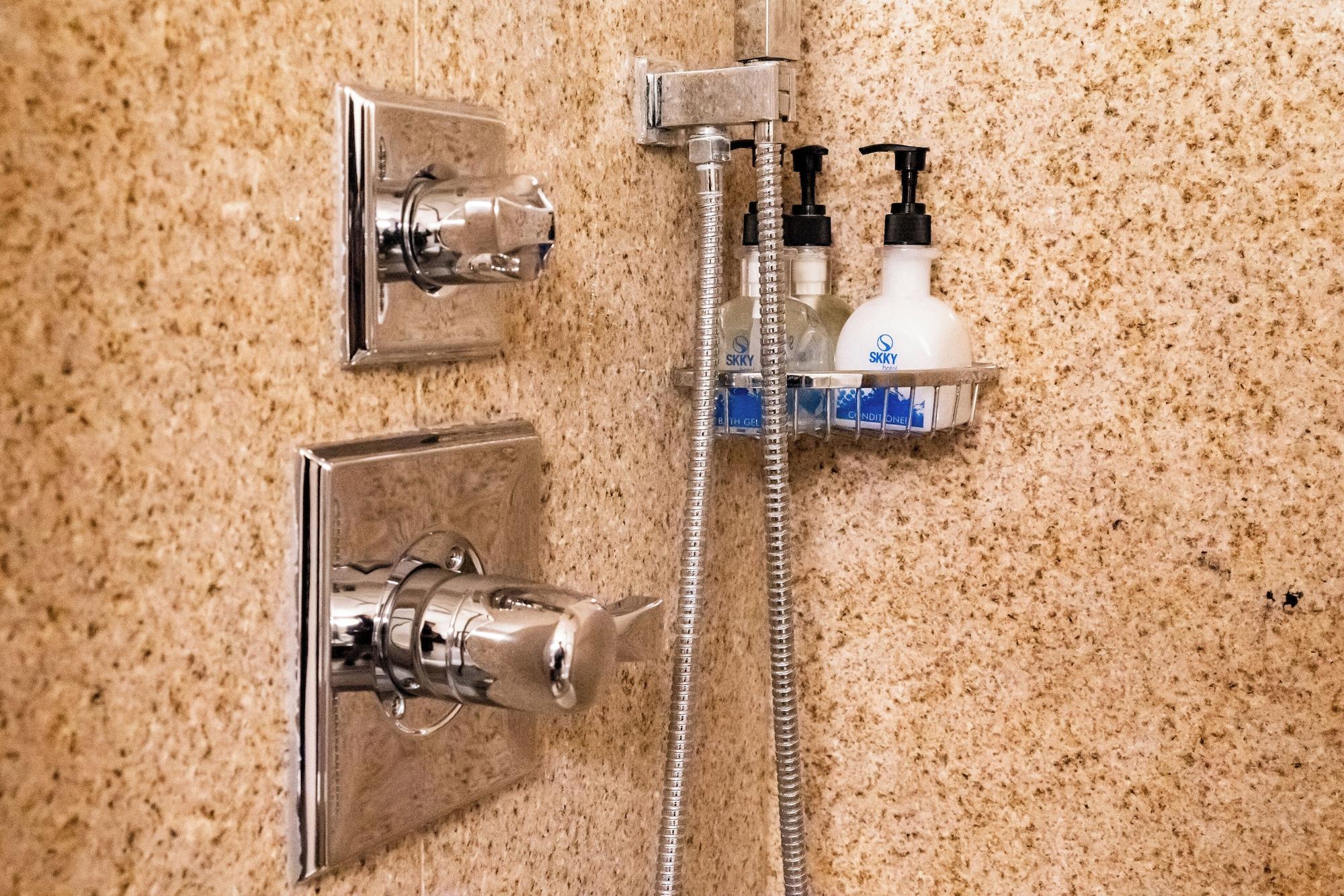 Equipamiento de Habitación SKKY Hotel