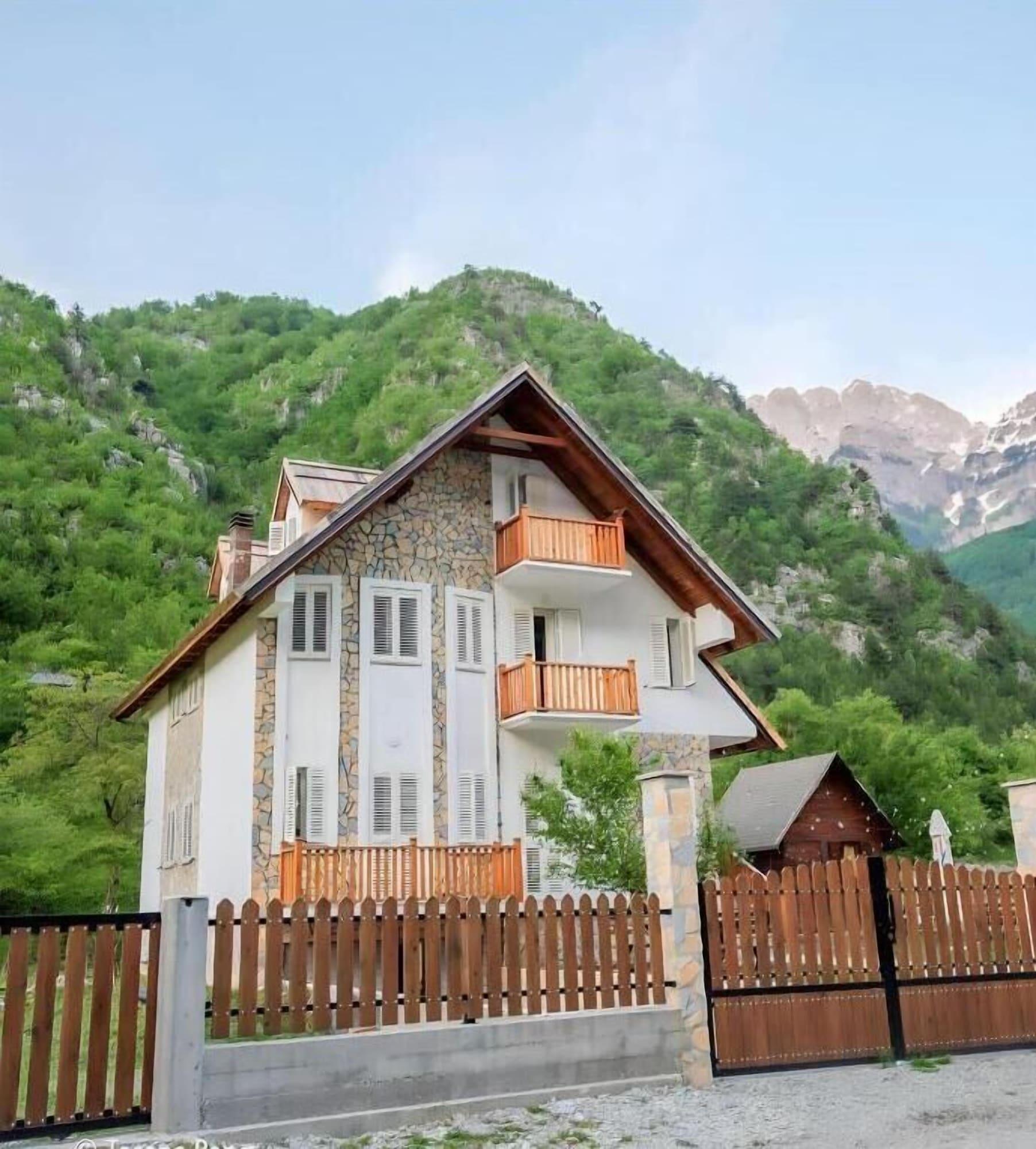 Vista Exterior Bujtina Tinari
