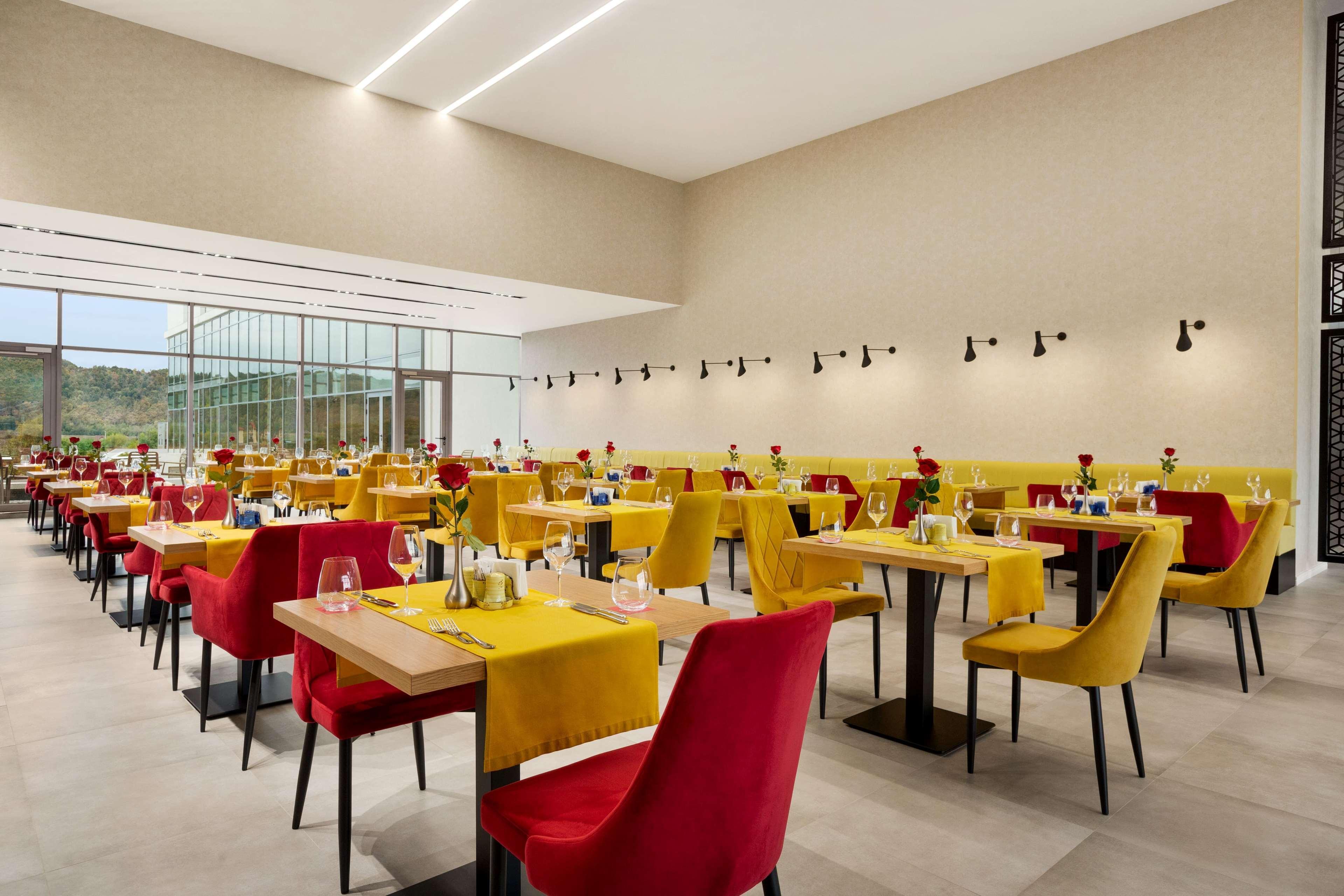 Restaurant Ramada by Wyndham Targu JIU