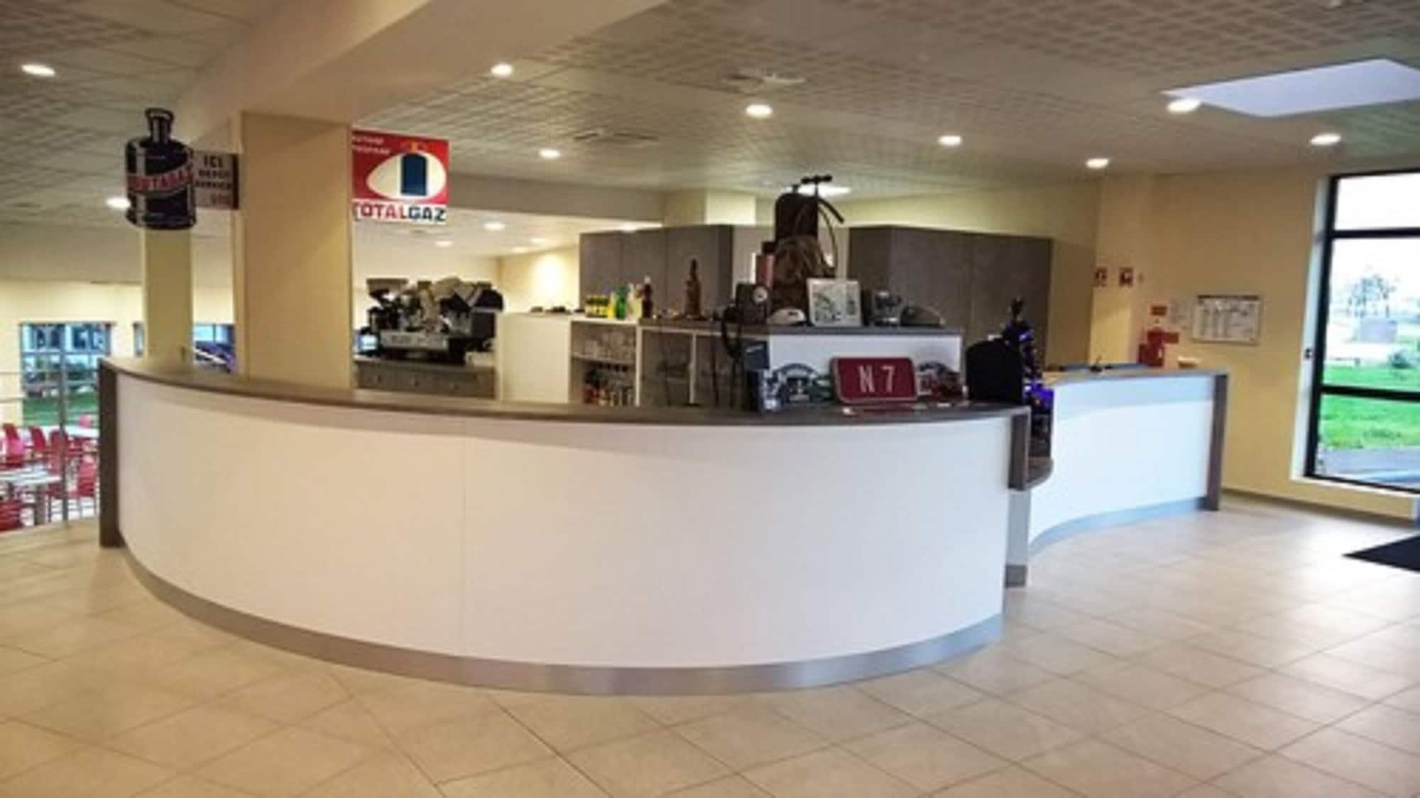 Bar/Salón Brit Hotel Montargis