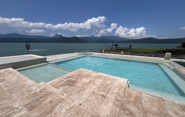 Espectacular y Enigmática Villa en Lago - Hoteles en Valle de Bravo: precios, zonas y ofertas