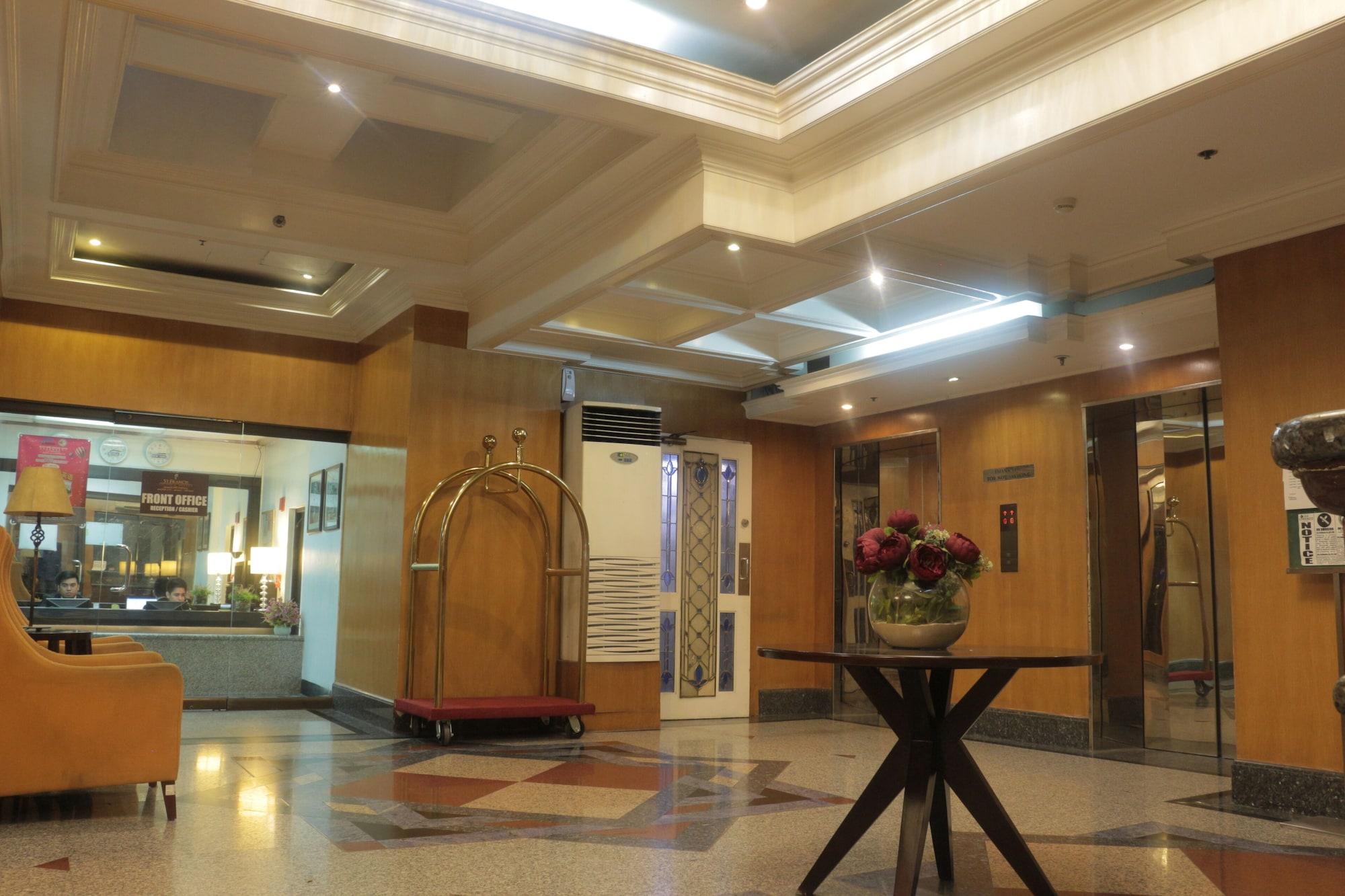 Vista Lobby Prince Plaza II Hotel