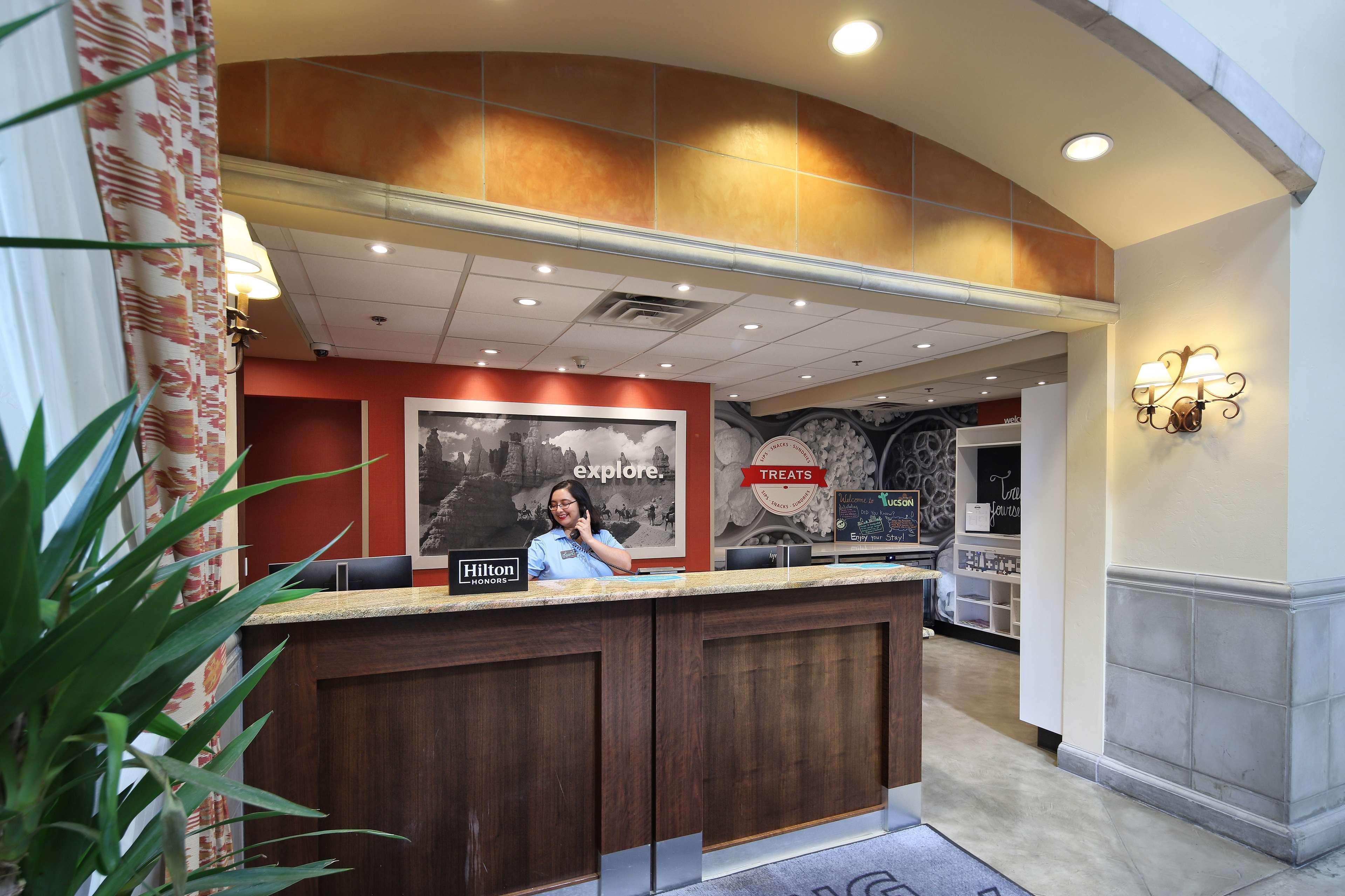 Vista Lobby Hampton Inn & Suites Tucson-Mall