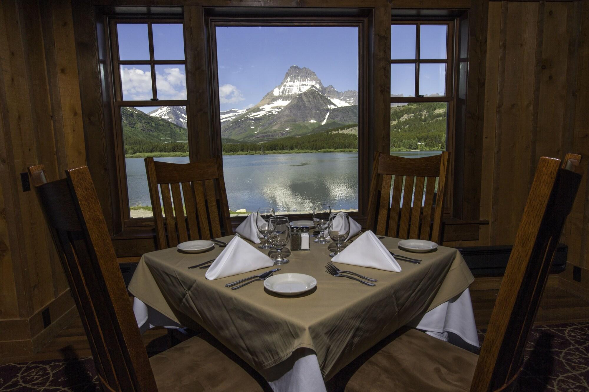 Restaurant Many Glacier Hotel - Inside the Park