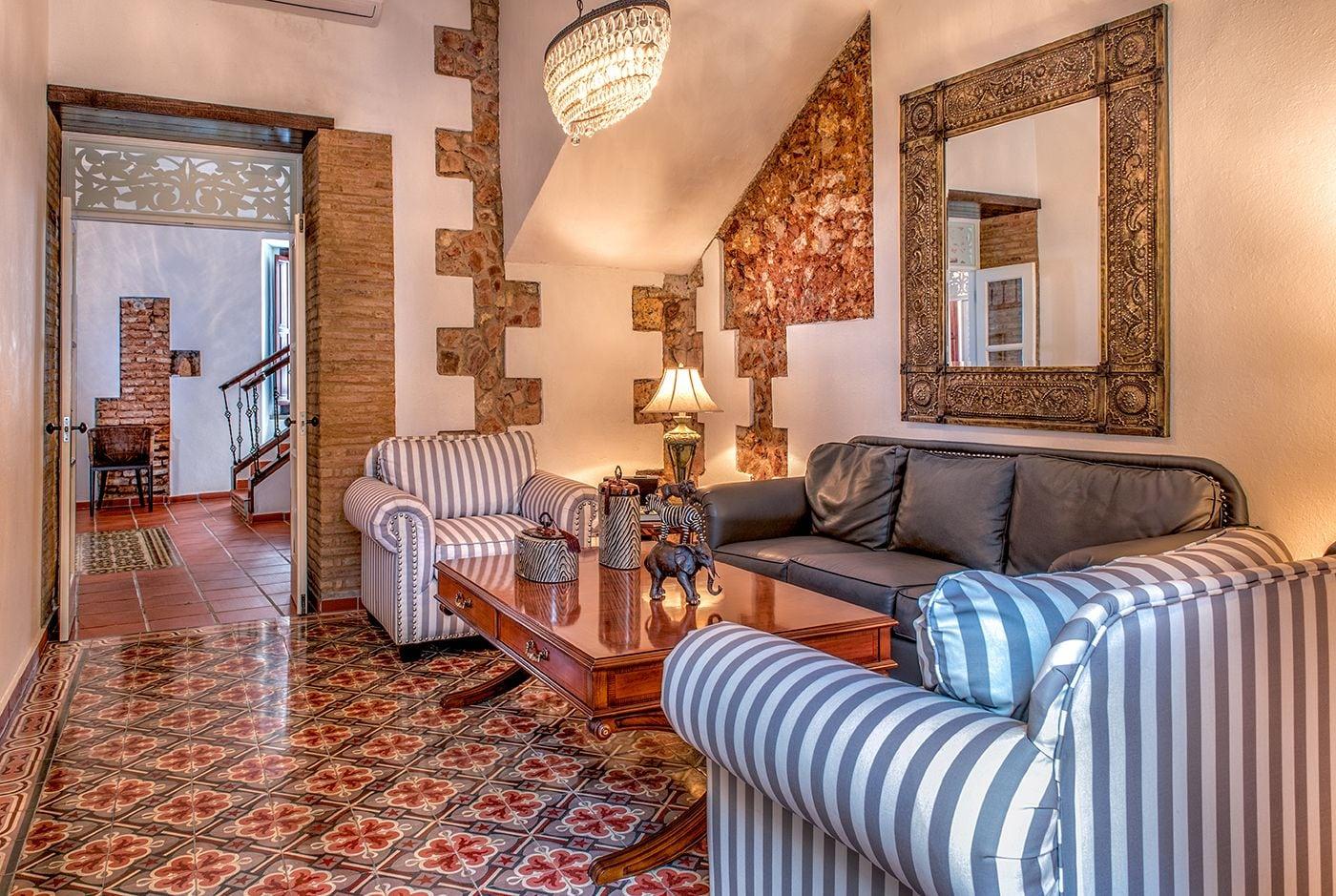 Vista Lobby Colonial 154 H Boutique