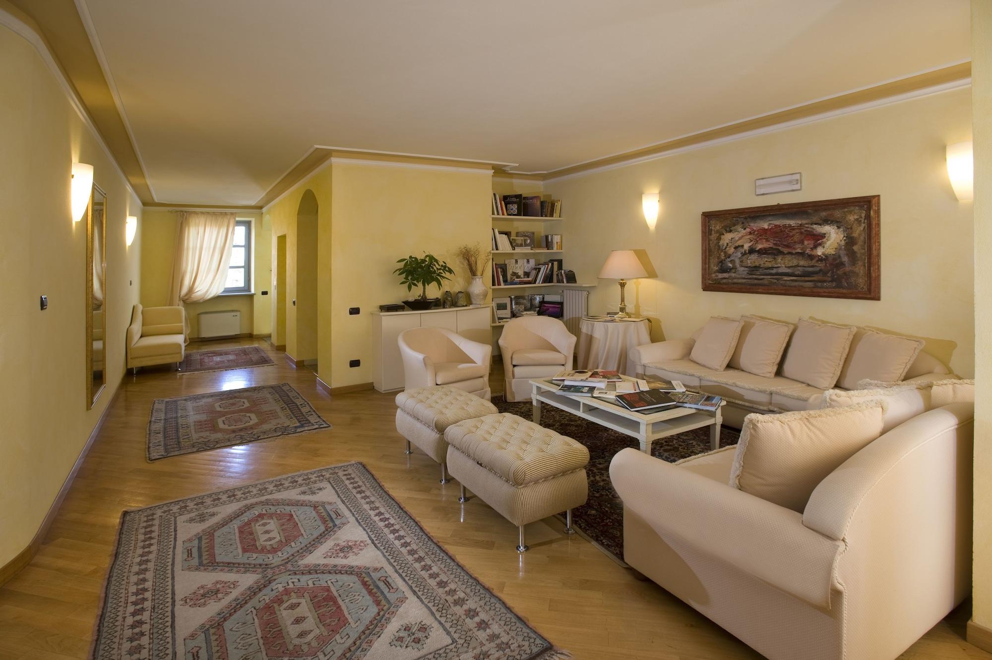 Vista Lobby Albergo Castiglione Langhe