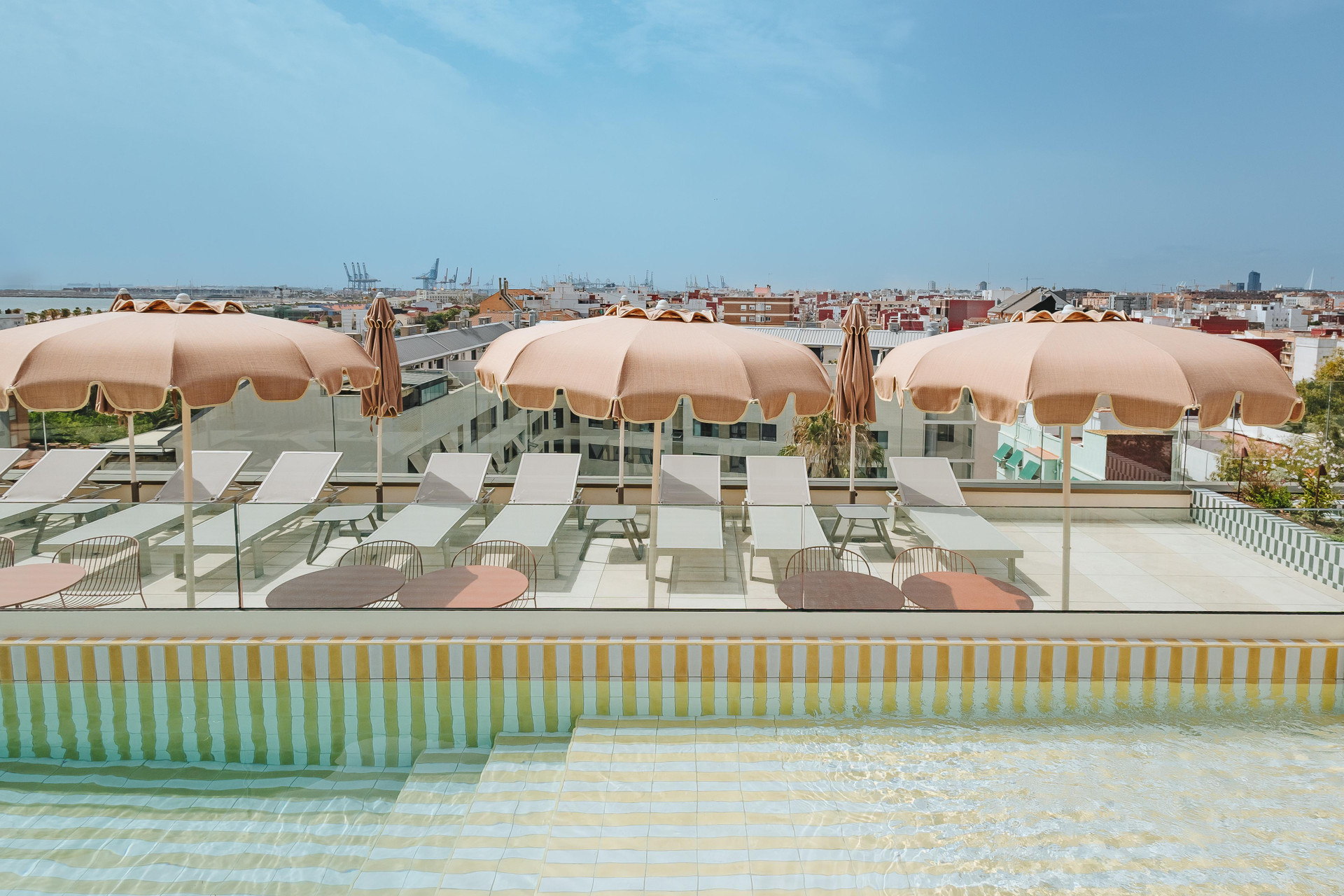 Vista Piscina Intelier Malvarrosa Plaza