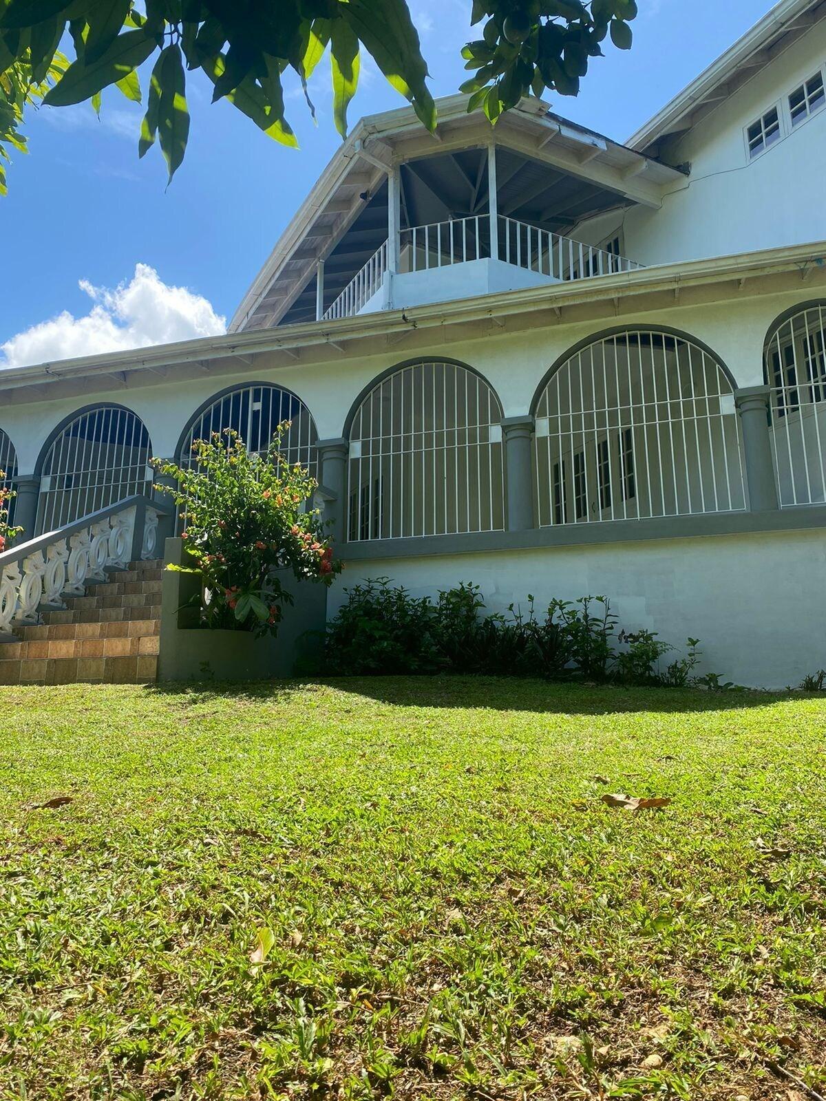 Varios Lachemar Guest House