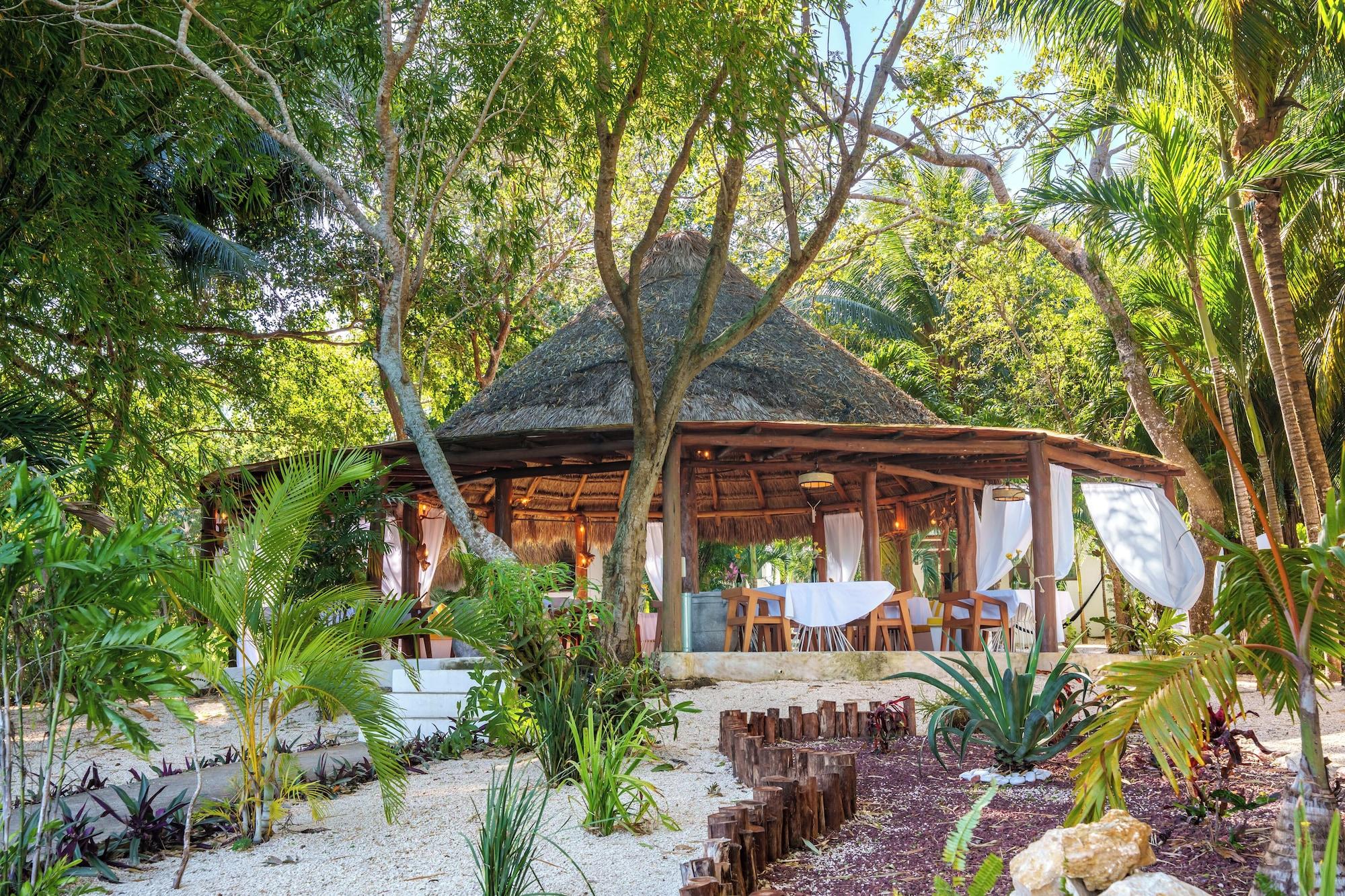 Restaurant Mikasa Bacalar Hotel Boutique, Lagoon Front