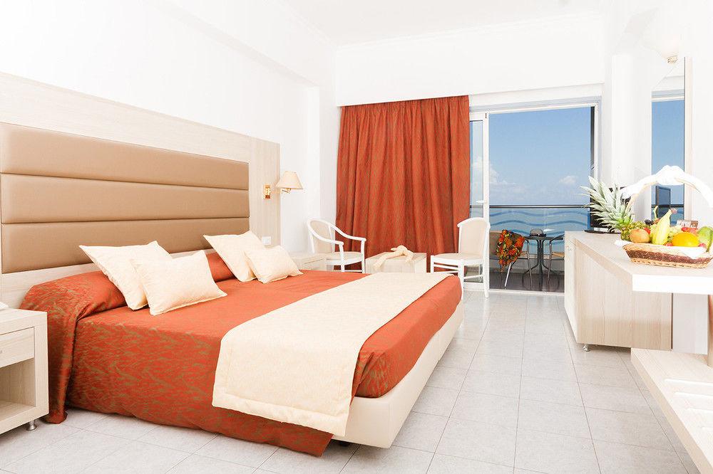 Guest room Belair Beach Hotel