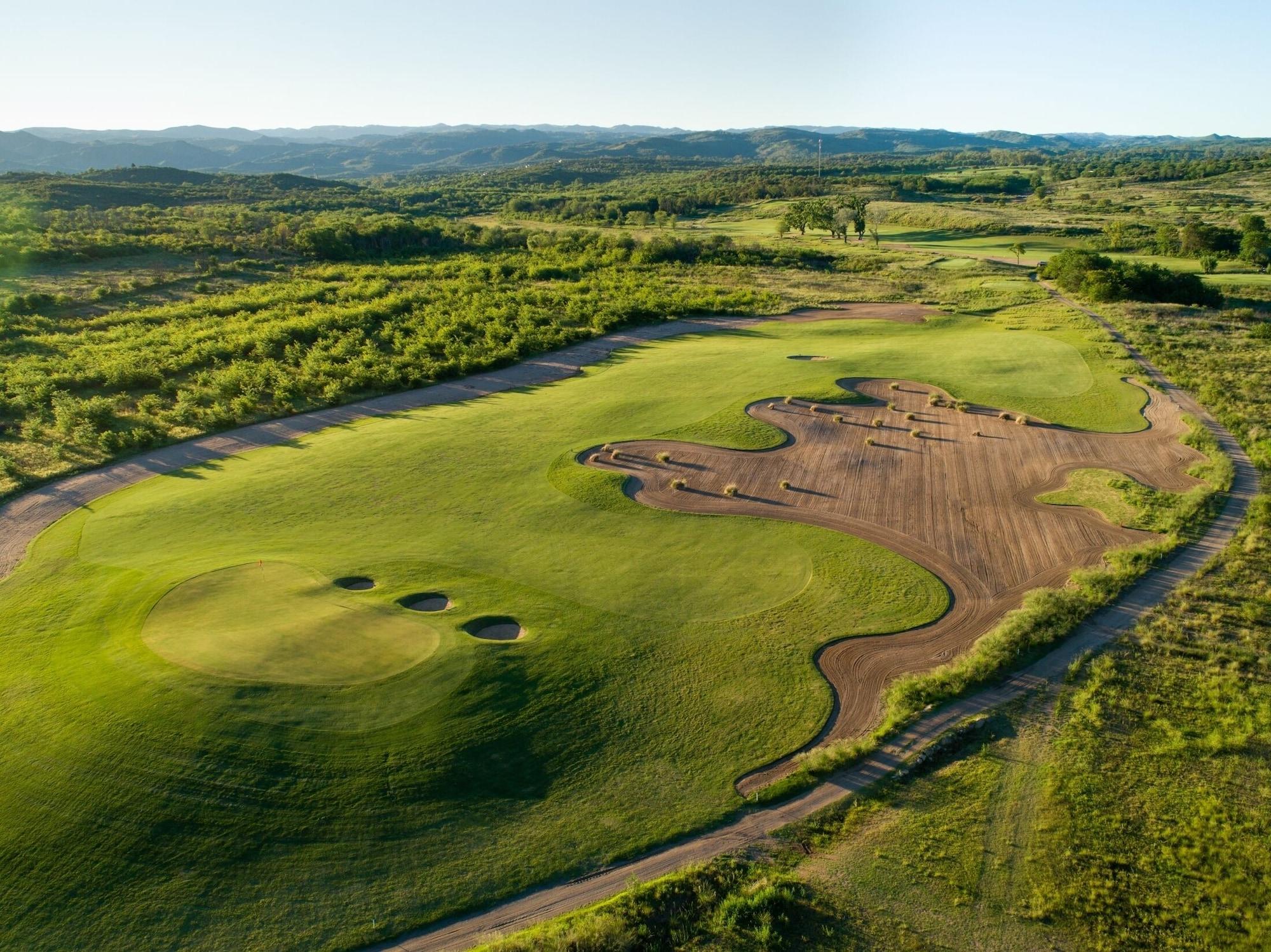 Campo de Golf Estancia La Paz Hotel